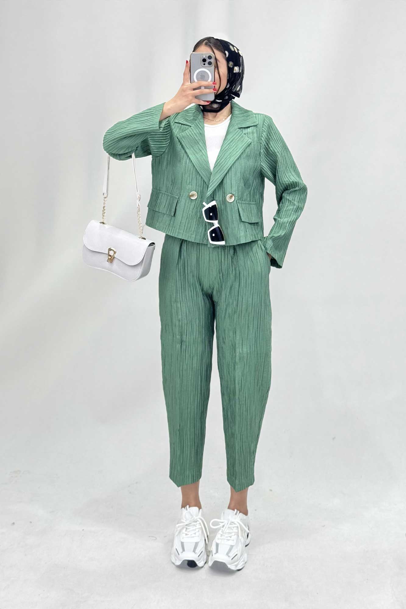 ست کت کراپ شلوار مام کلیشه