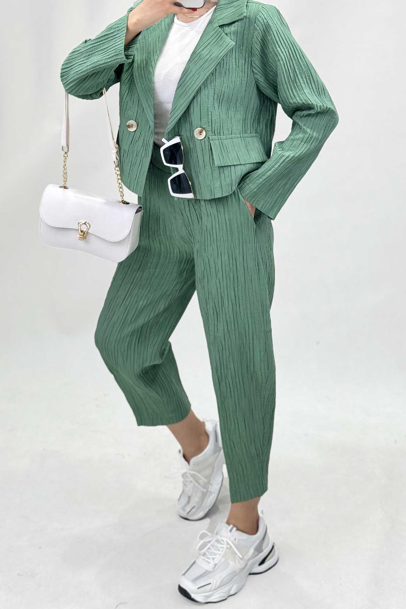 ست کت کراپ شلوار مام کلیشه