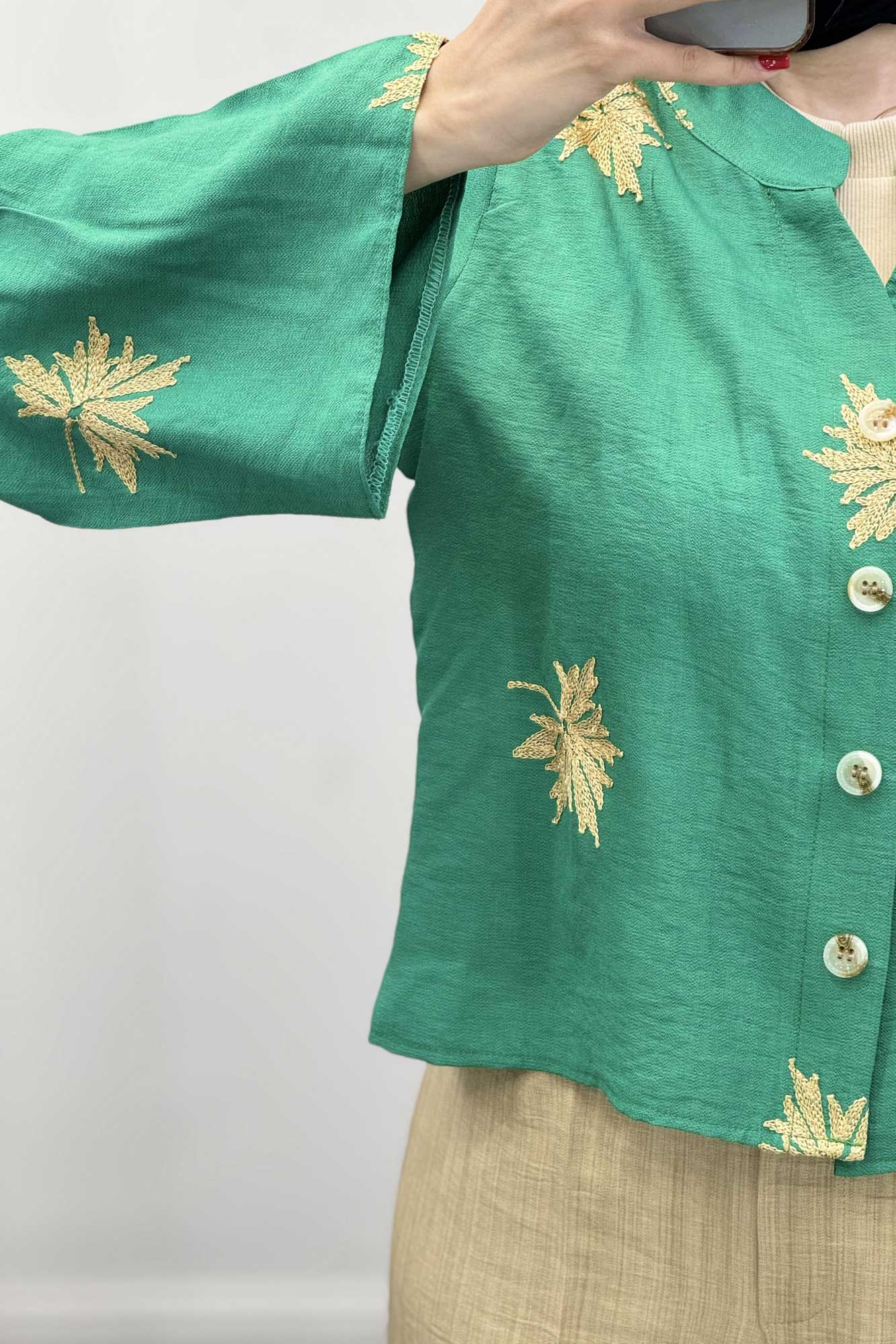 بلوز گلدوزی آستین زنگوله ای