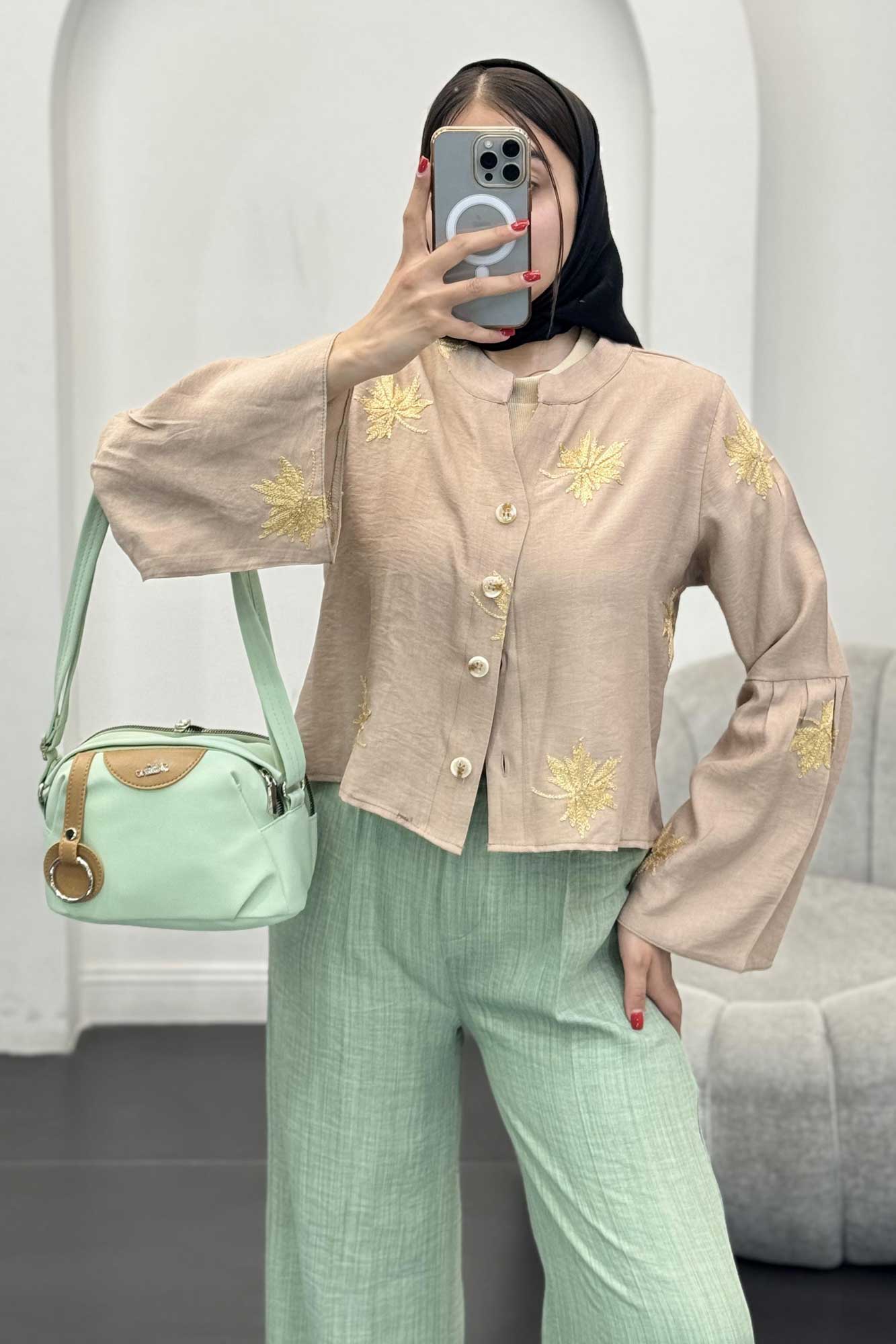 بلوز گلدوزی آستین زنگوله ای
