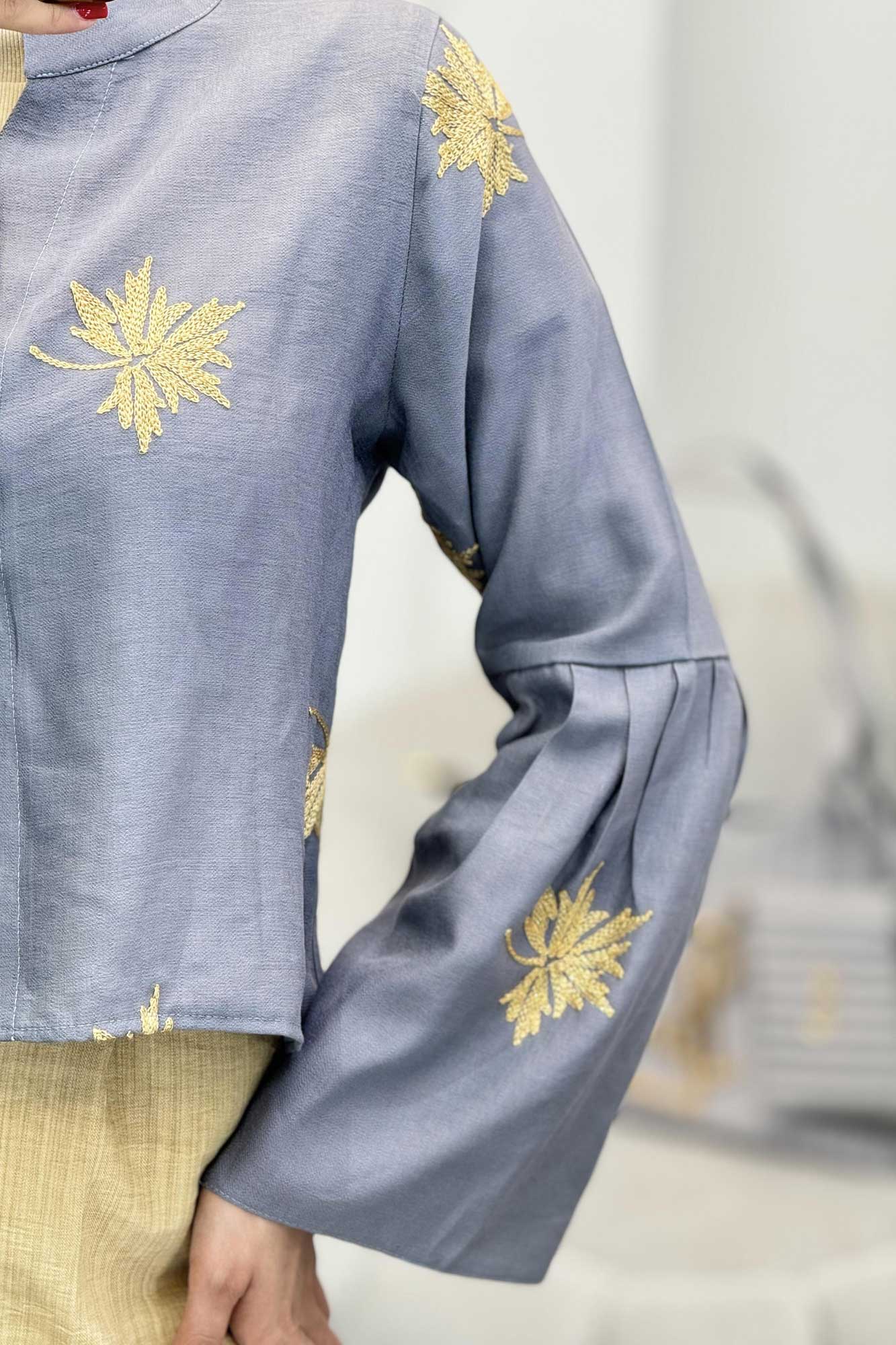 بلوز گلدوزی آستین زنگوله ای