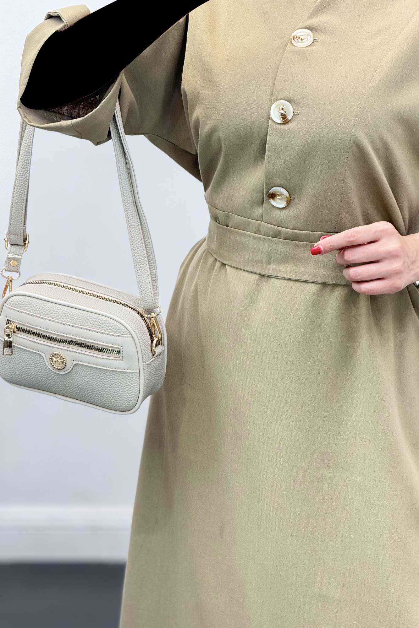 پیراهن لینن سه دکمه آستین بند دار