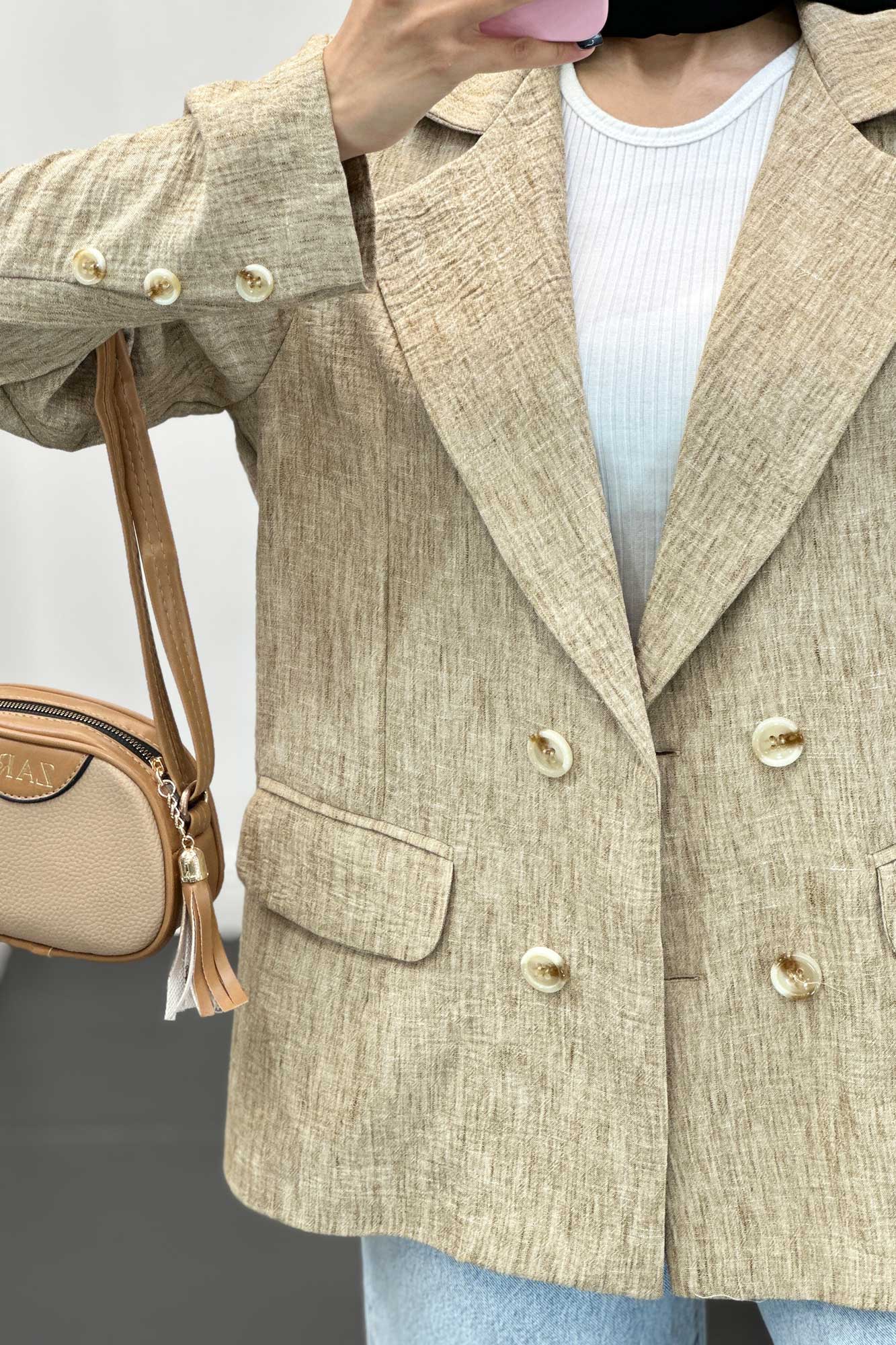 مانتو چهار دکمه شانتون برفکی رهام