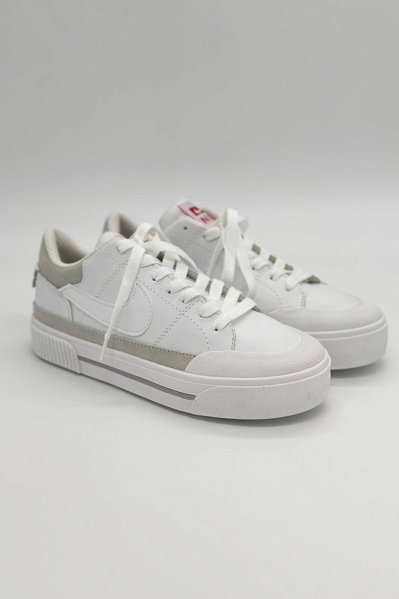 کتانی نایک زیره سفید