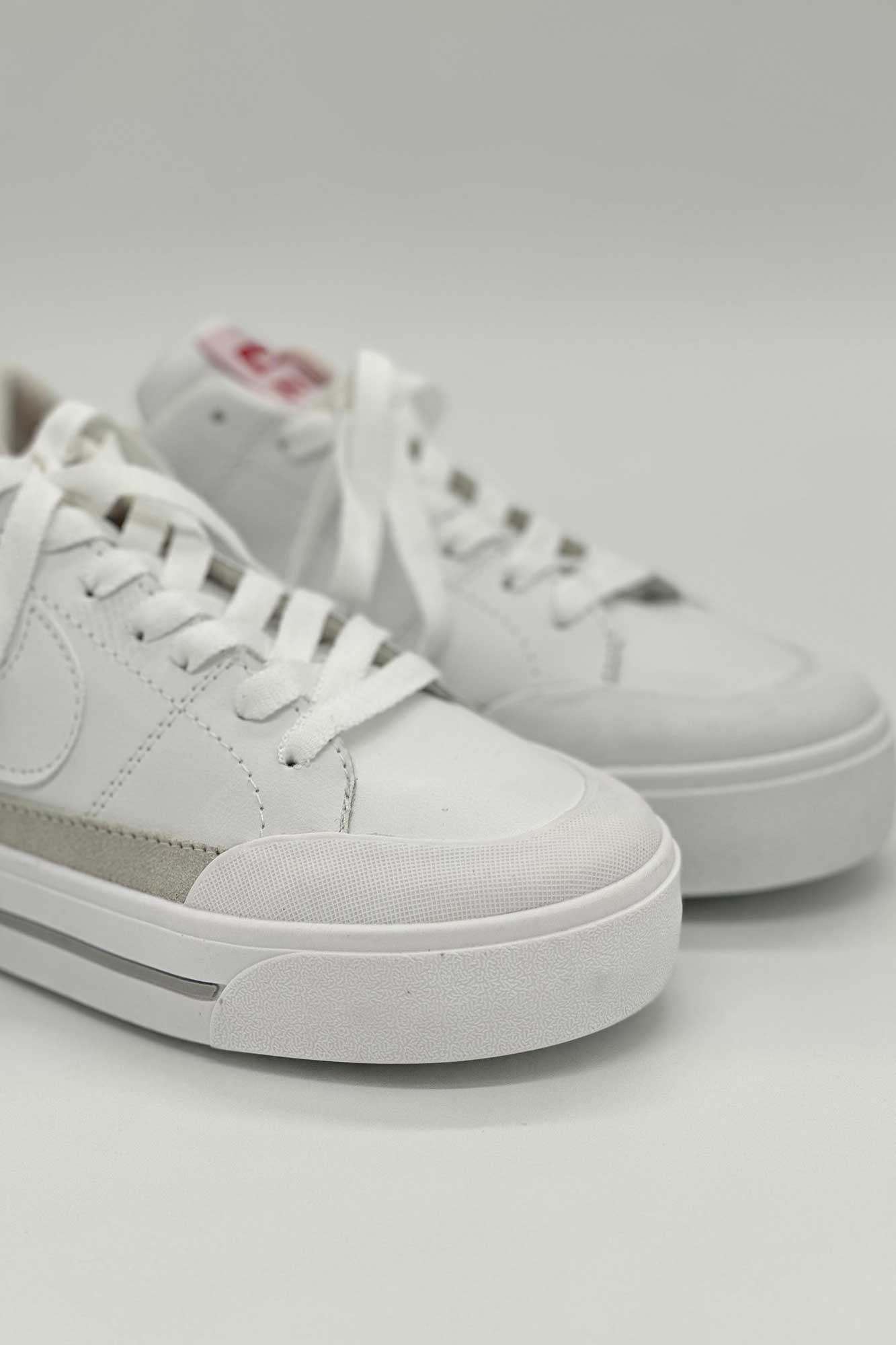 کتانی نایک زیره سفید