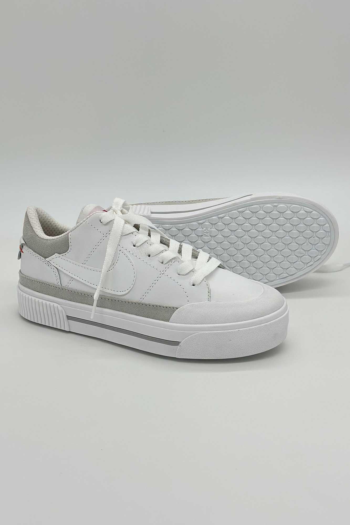 کتانی نایک زیره سفید