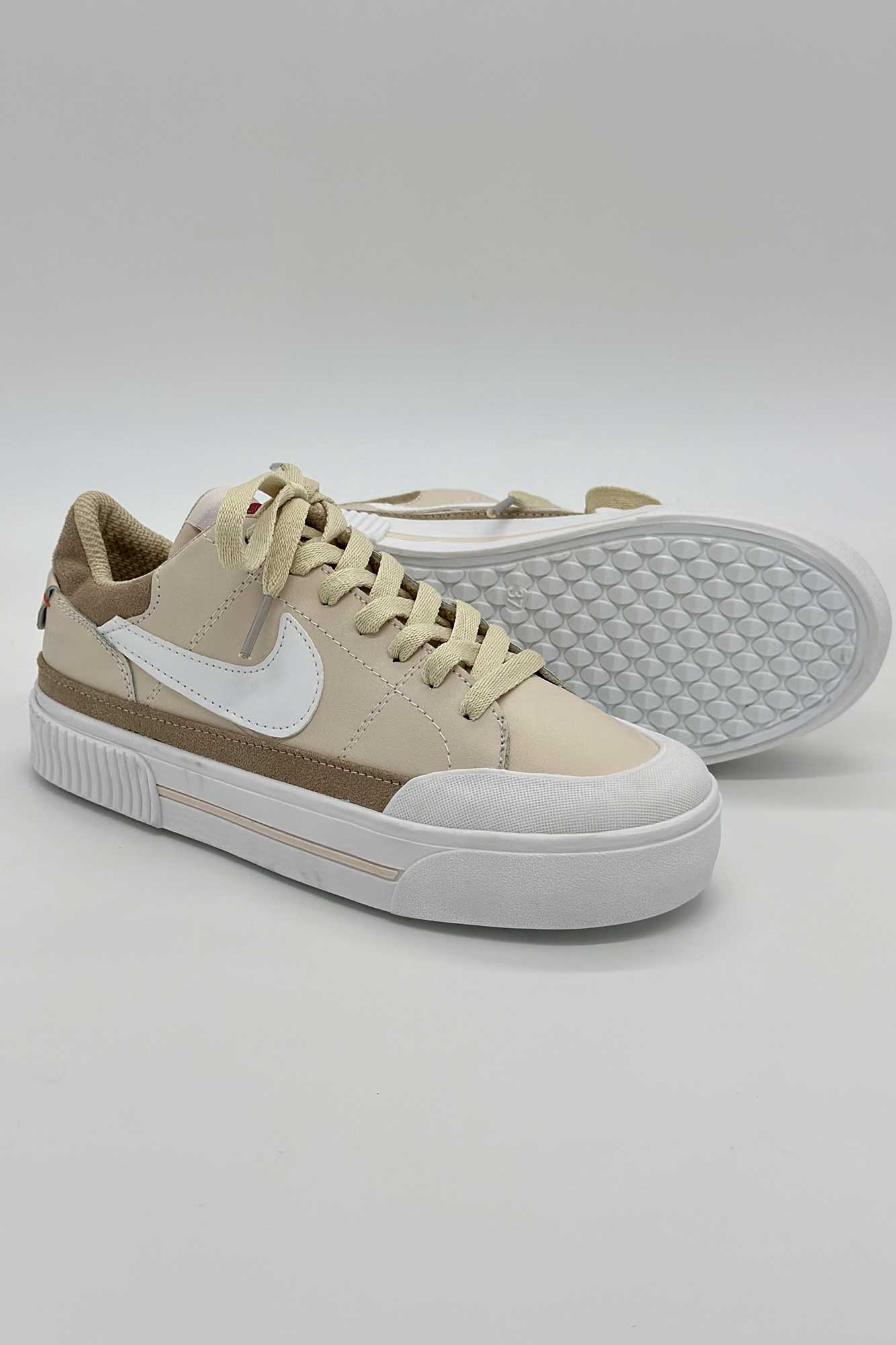 کتانی نایک زیره سفید