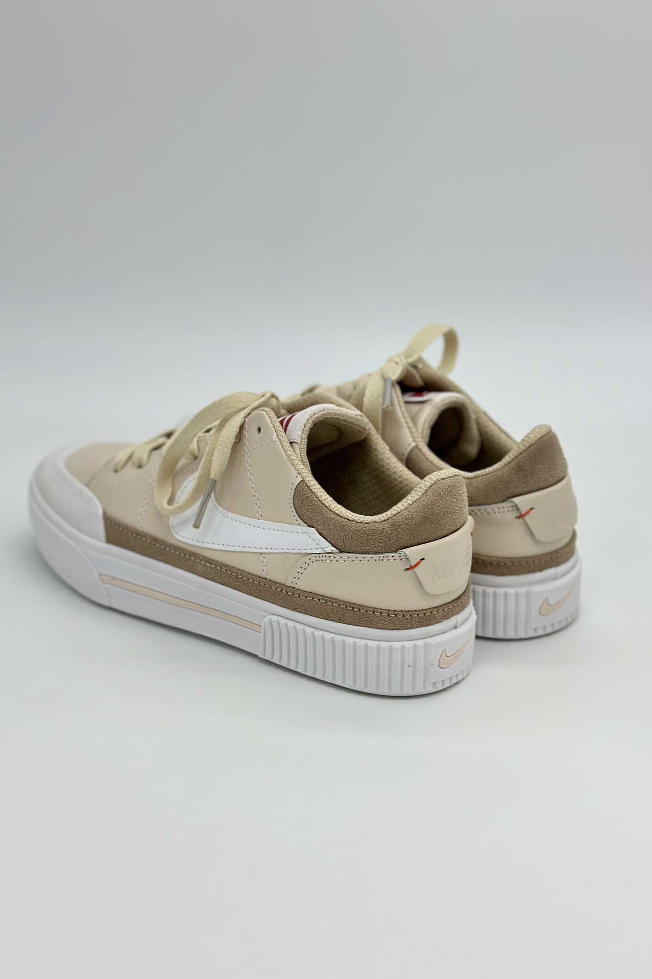 کتانی نایک زیره سفید