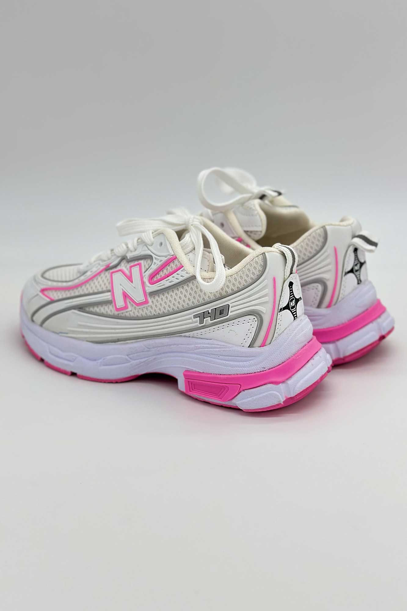 کتانی لژدار نیوبالانس 740