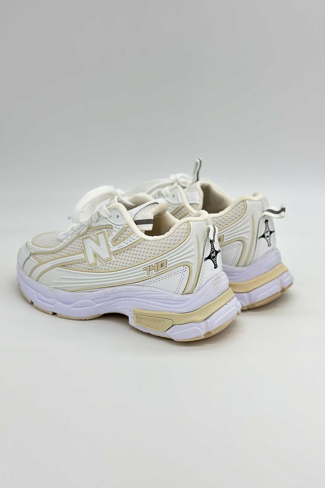 کتانی لژدار نیوبالانس 740