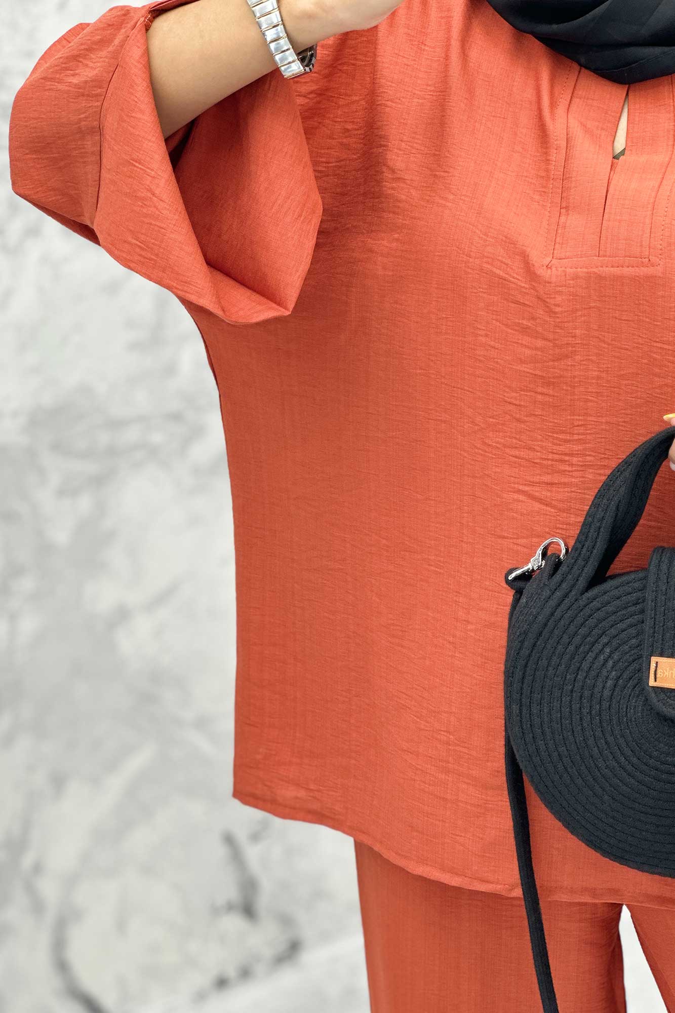 ست مانتو و شلوار یقه چاکدار بابوس