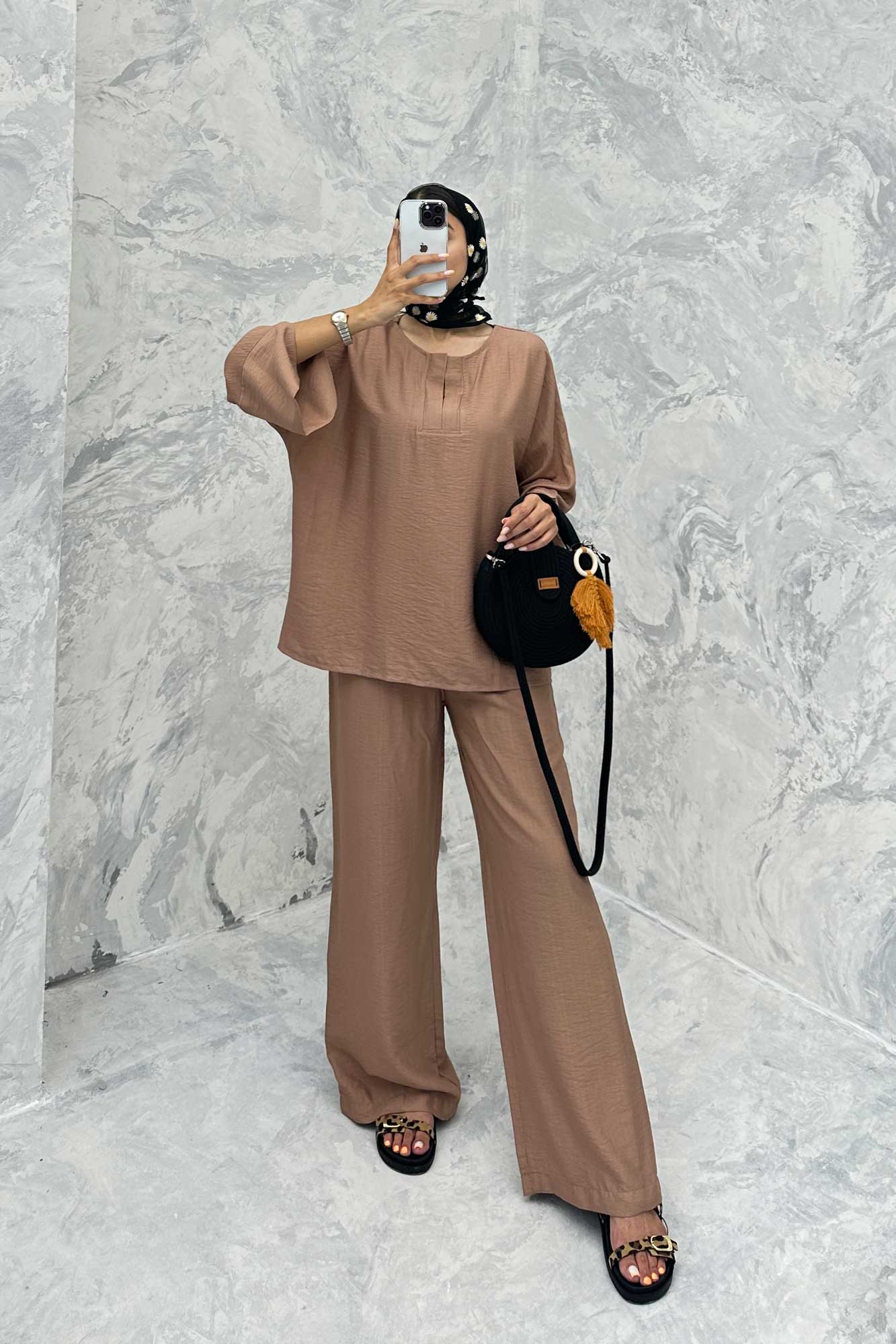 ست مانتو و شلوار یقه چاکدار بابوس