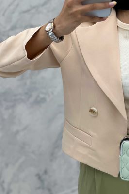 کت کراپ یقه بلیزر پهن مازراتی