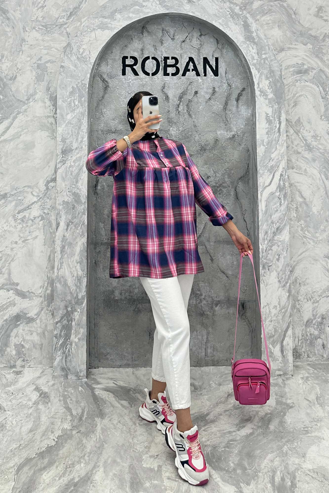 مانتو جلو بسته چهارخانه پشت دکمه