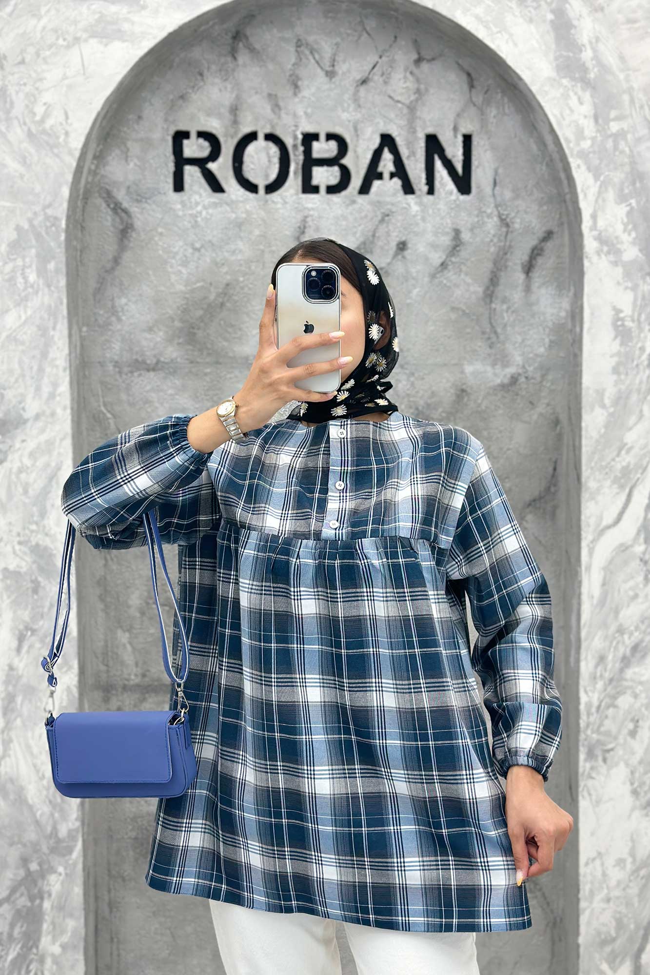 مانتو جلو بسته چهارخانه پشت دکمه