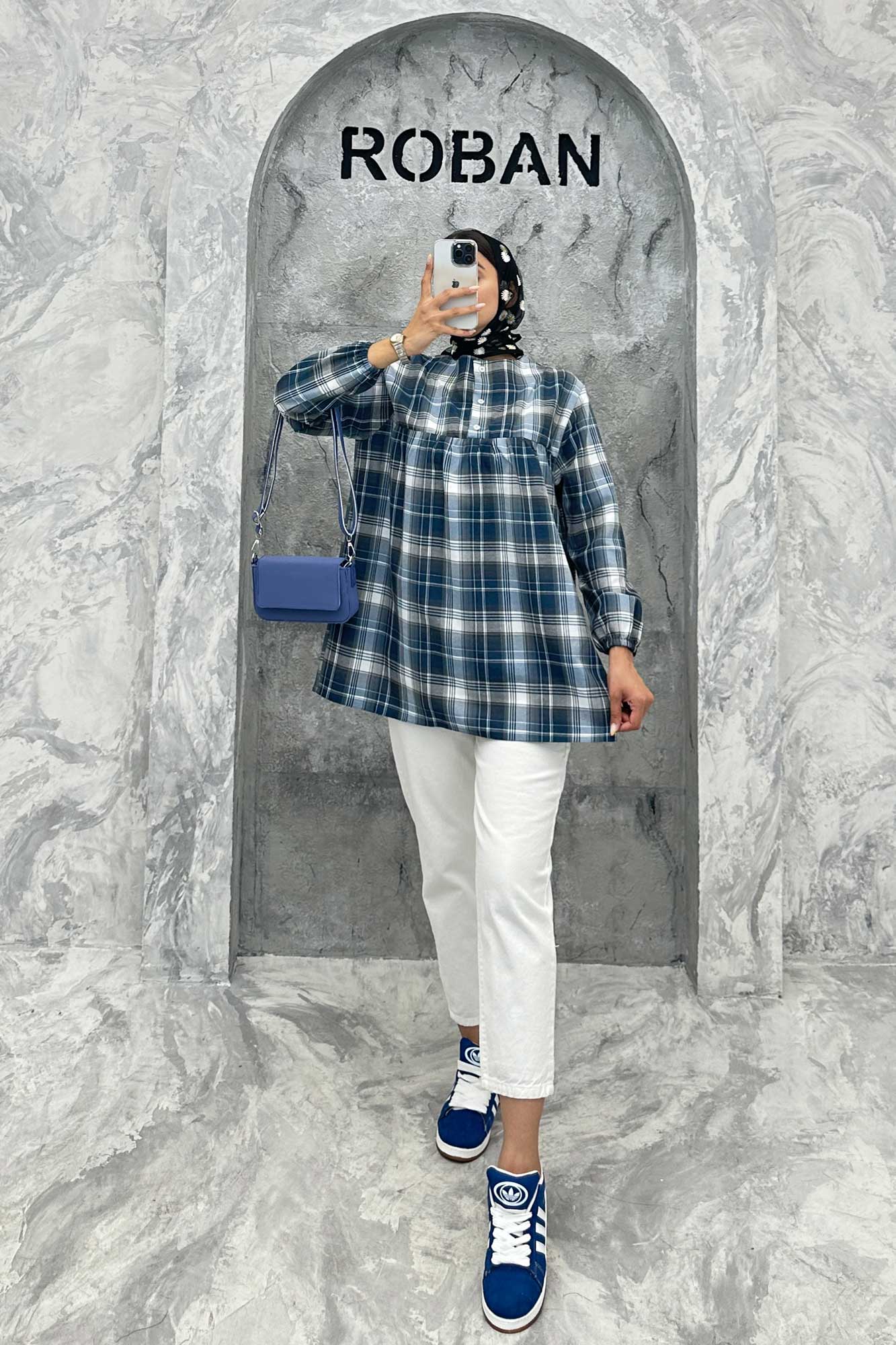 مانتو جلو بسته چهارخانه پشت دکمه