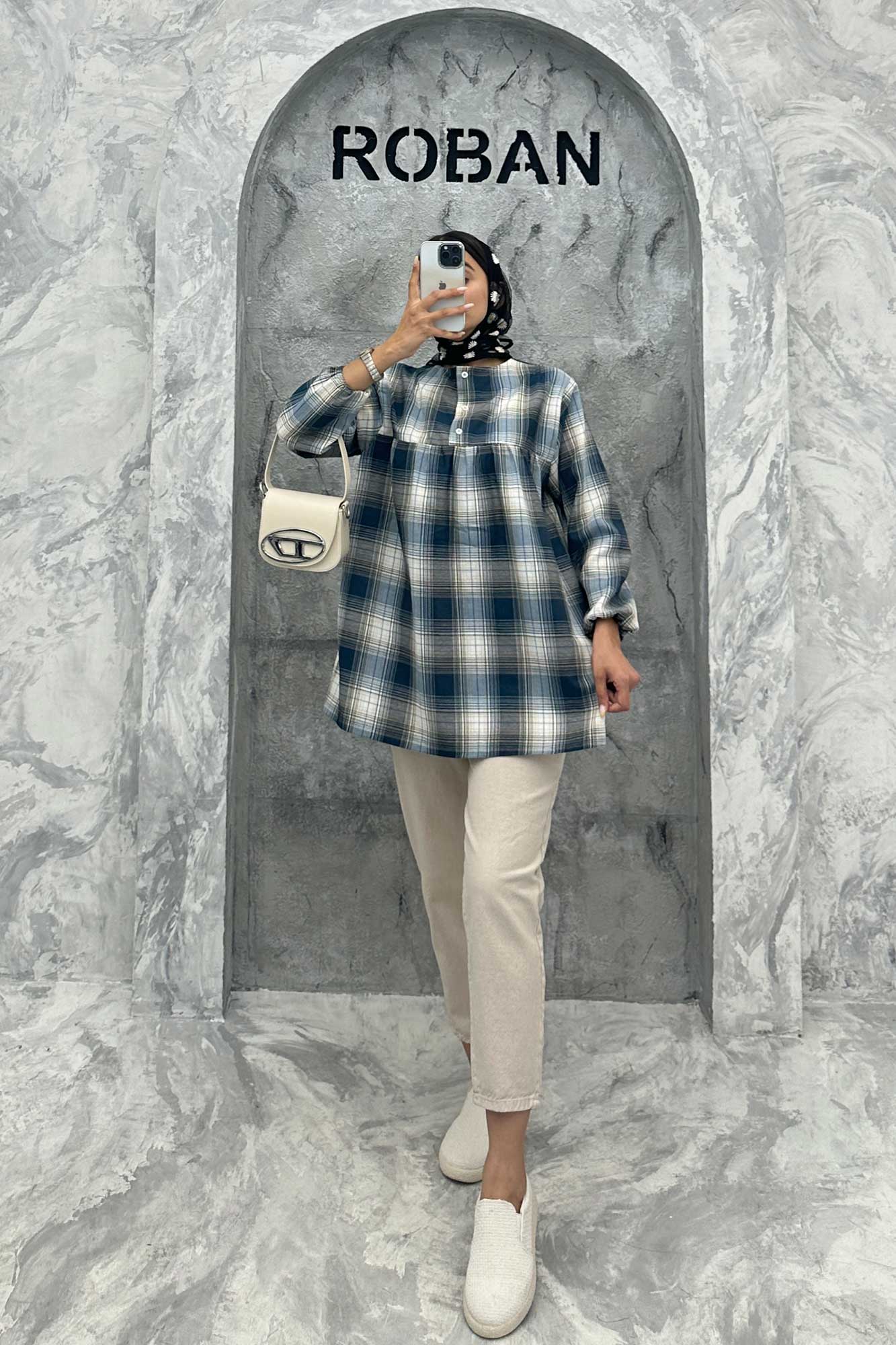 مانتو جلو بسته چهارخانه پشت دکمه