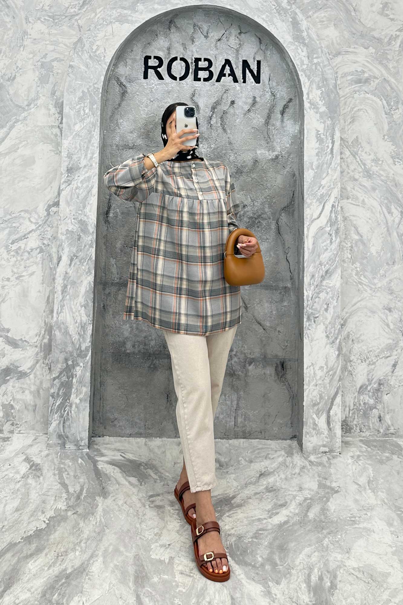 مانتو جلو بسته چهارخانه پشت دکمه