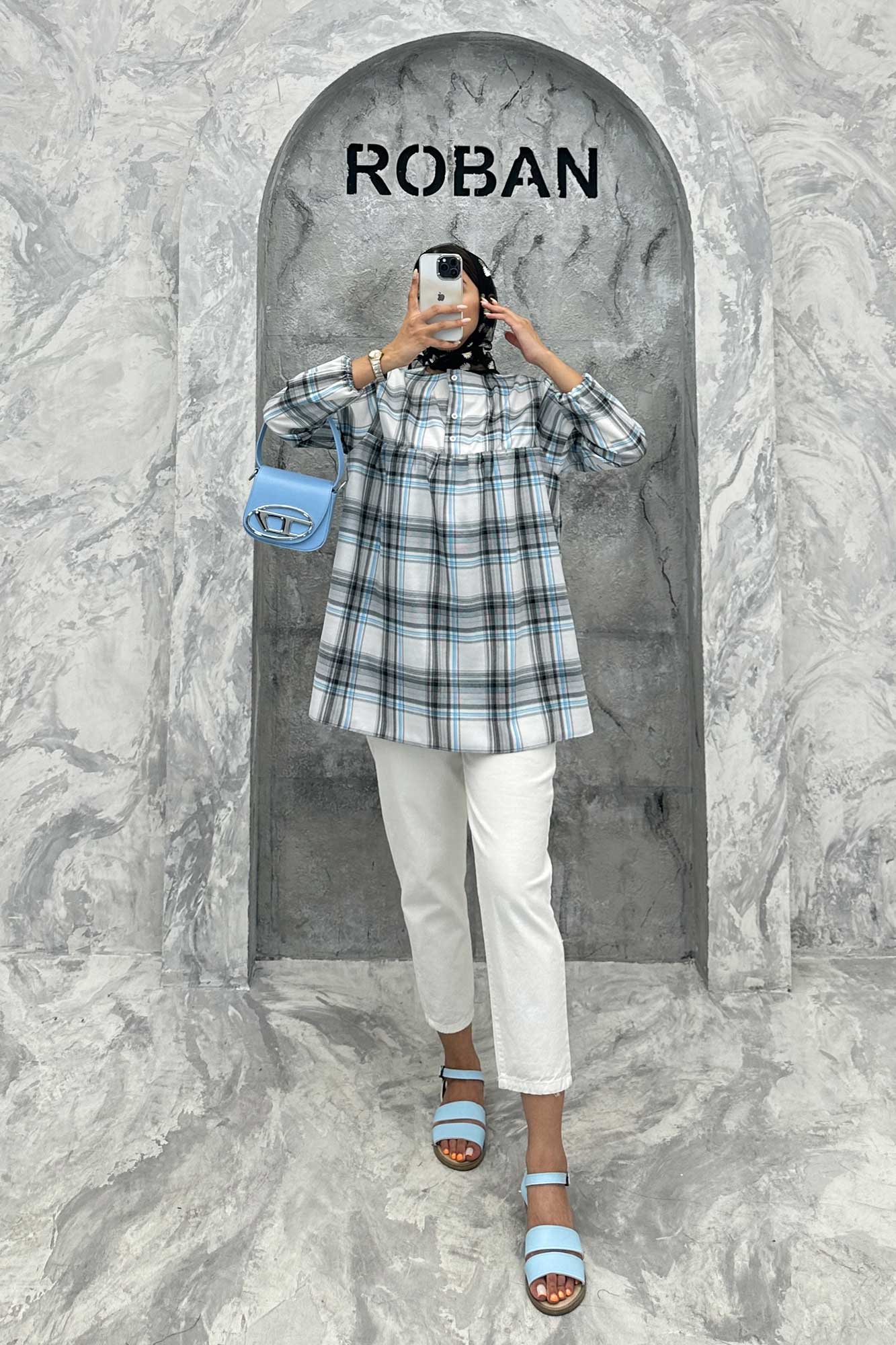 مانتو جلو بسته چهارخانه پشت دکمه