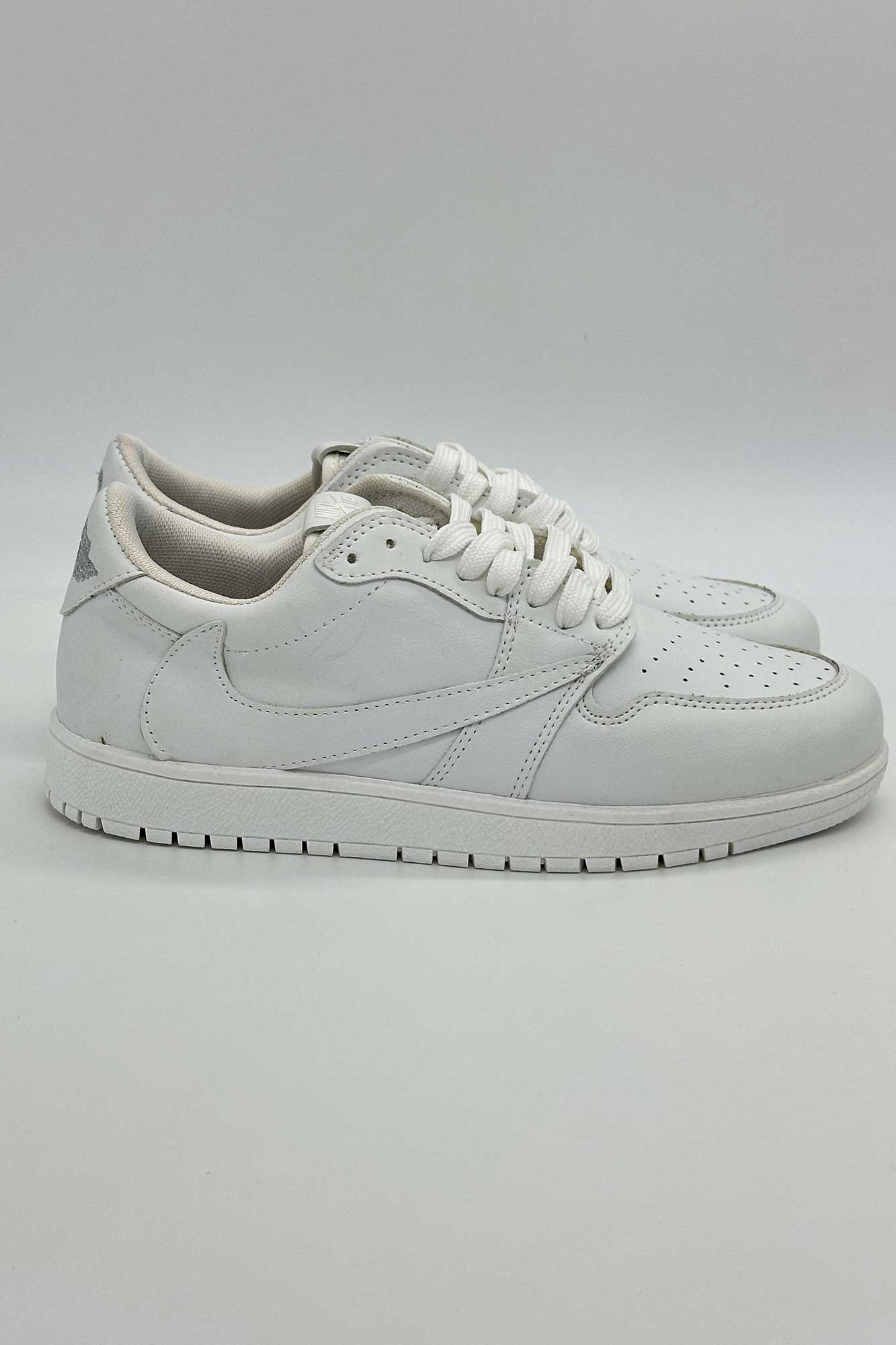 کتانی NIKE TRAVISS LOW