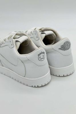 کتانی NIKE TRAVISS LOW