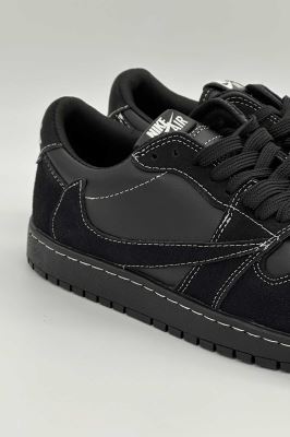 کتانی NIKE TRAVISS LOW