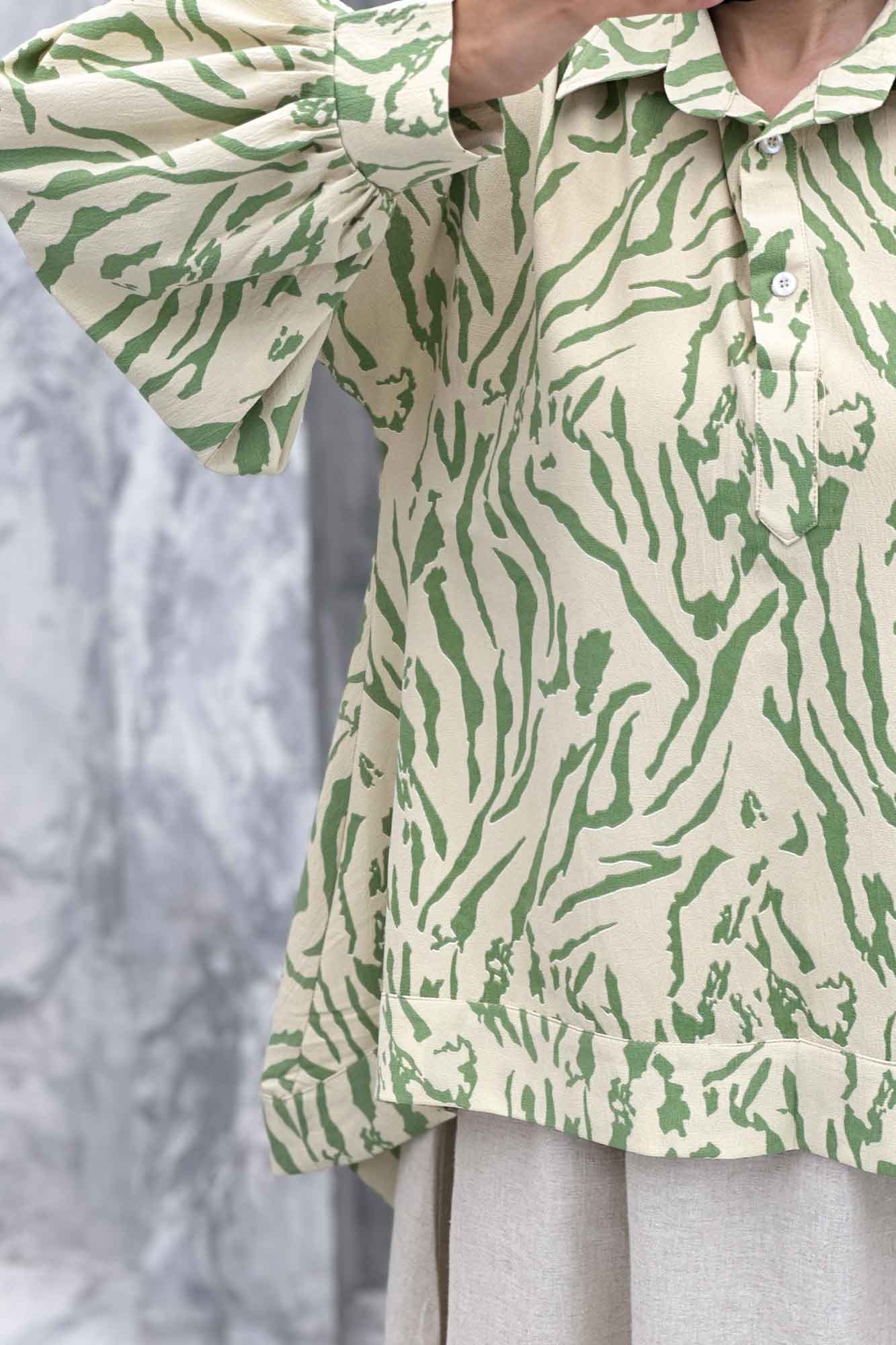 مانتو پشت بلند یقه بلیطی آستین چین ریفا