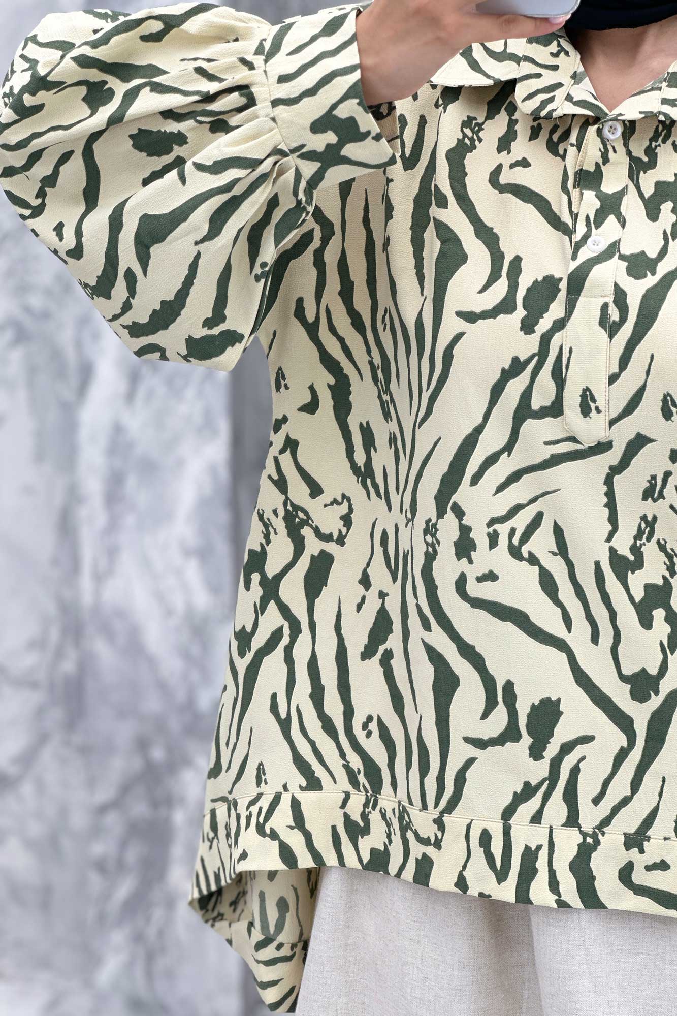 مانتو پشت بلند یقه بلیطی آستین چین ریفا