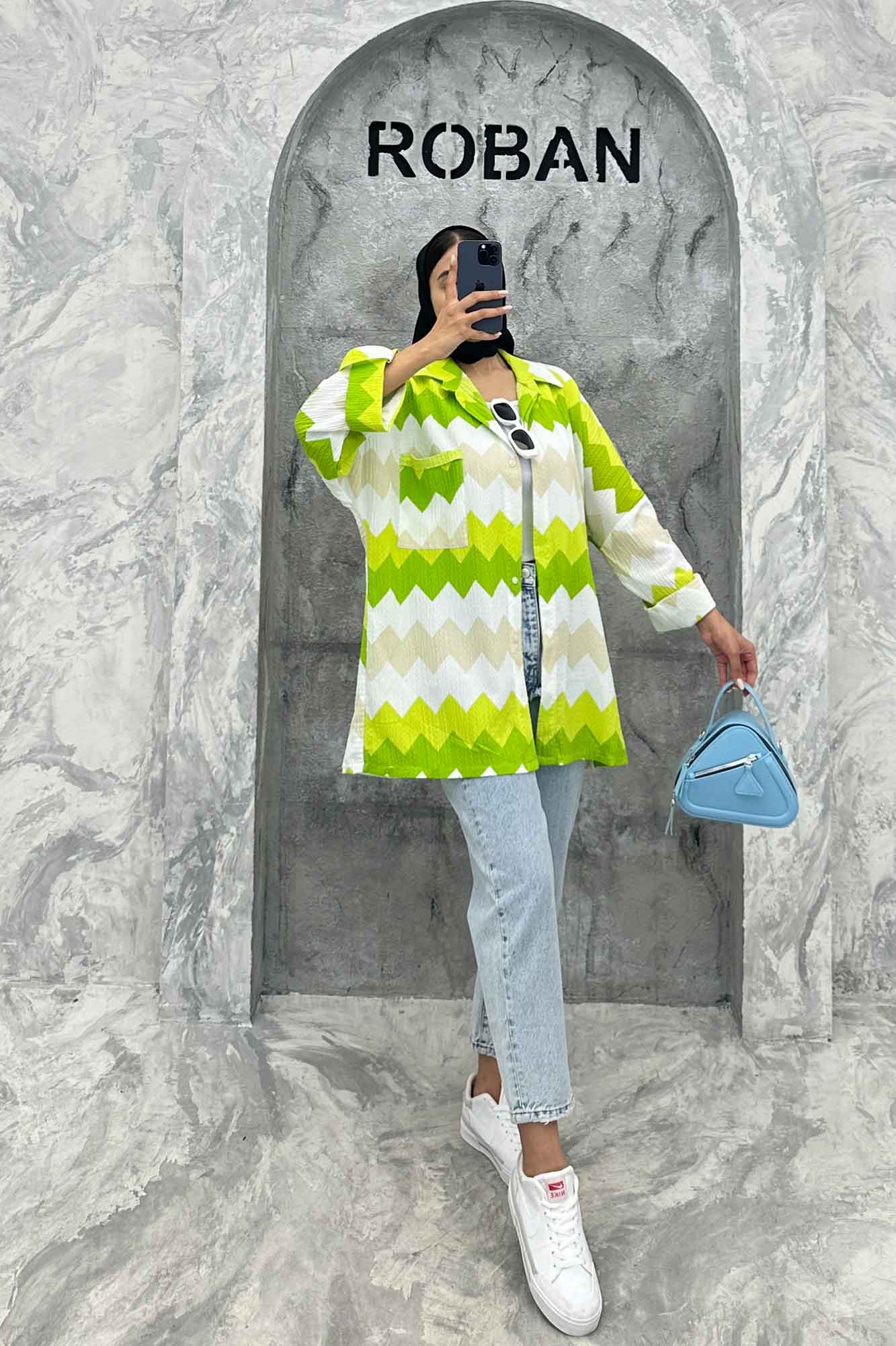 مانتو کراش جناقی پشت دکمه تک جیب