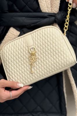 پاس گلدوزی آویزدار 1571