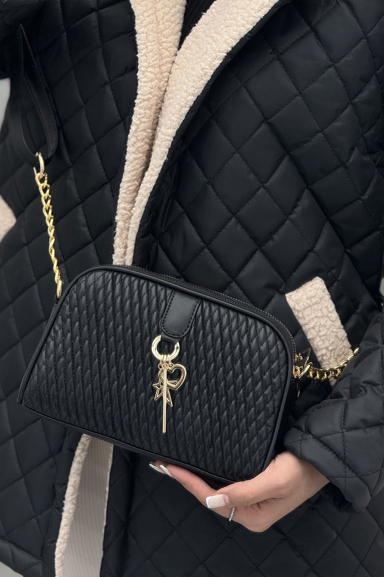 پاس گلدوزی آویزدار 1571