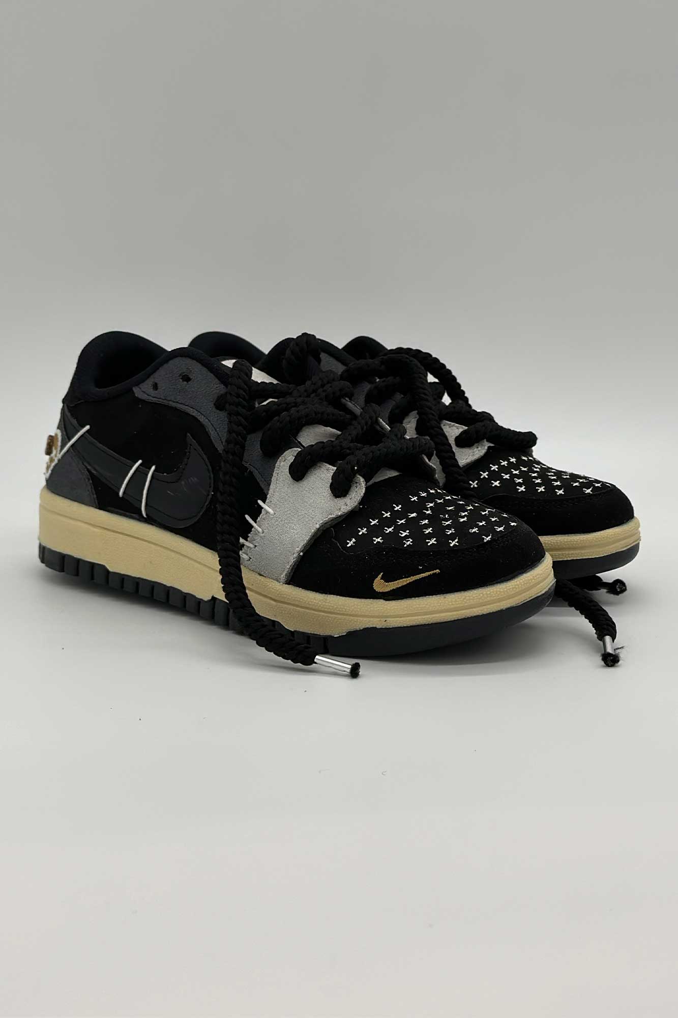 کتانی نایک جیر تکه دوزی 