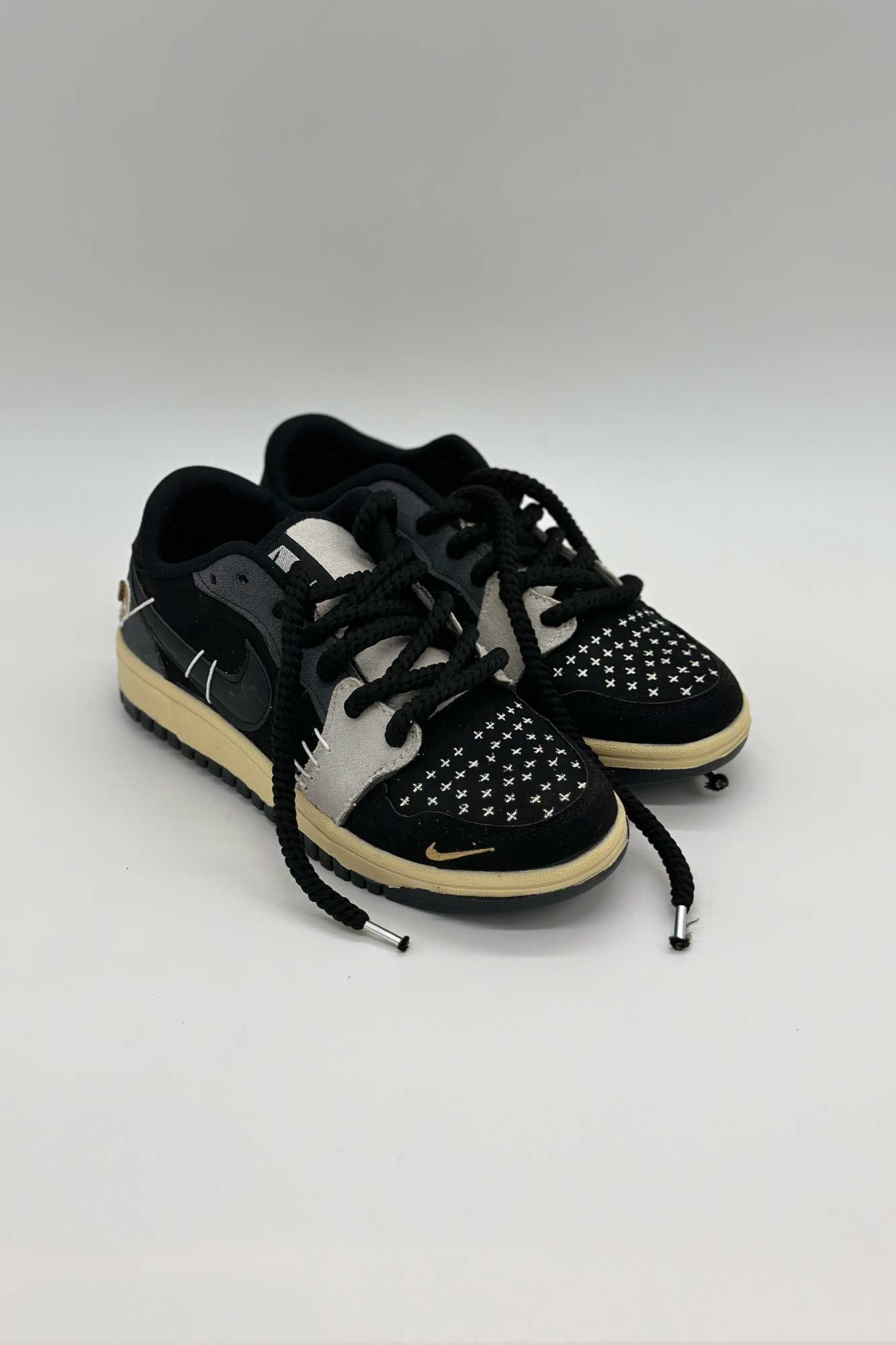 کتانی نایک جیر تکه دوزی 