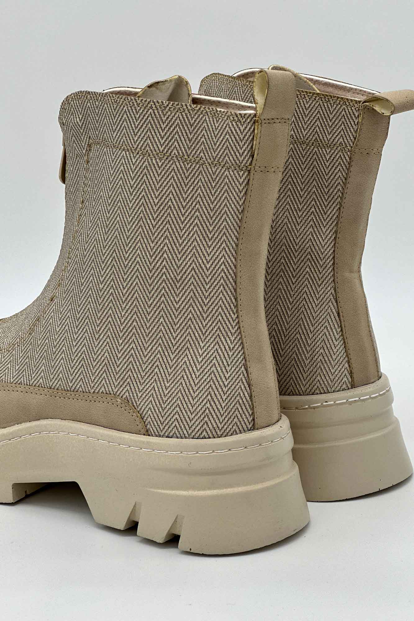 نیم بوت جلو زیپ طرح دار