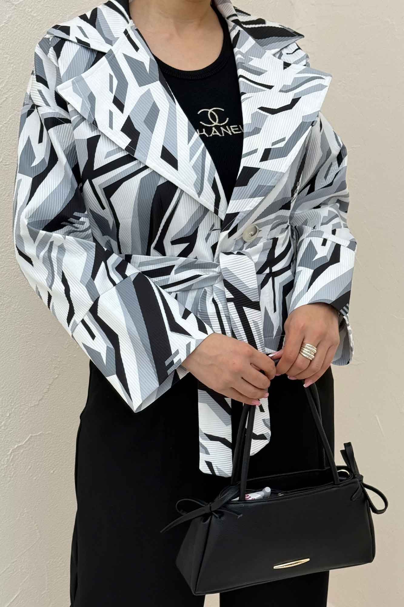 کت تک دکمه سانتانا چاپی کمربنددار