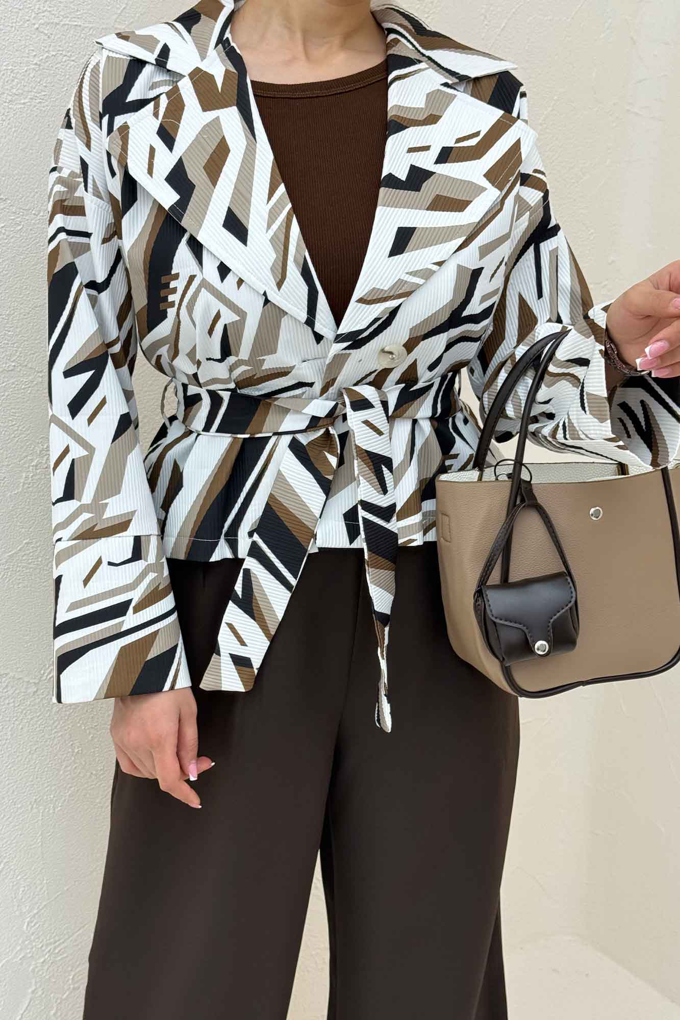 کت تک دکمه سانتانا چاپی کمربنددار