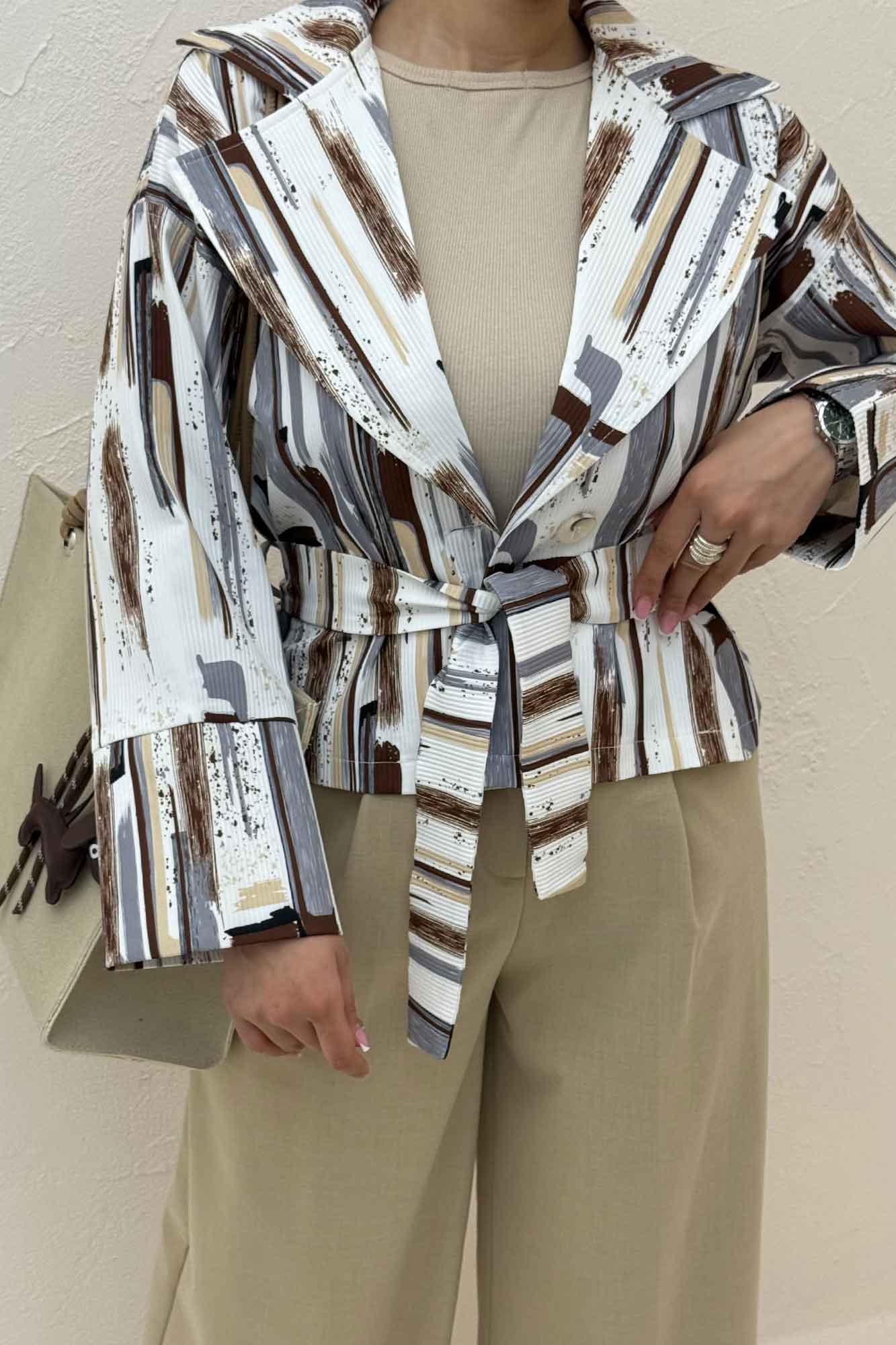 کت تک دکمه سانتانا چاپی کمربنددار