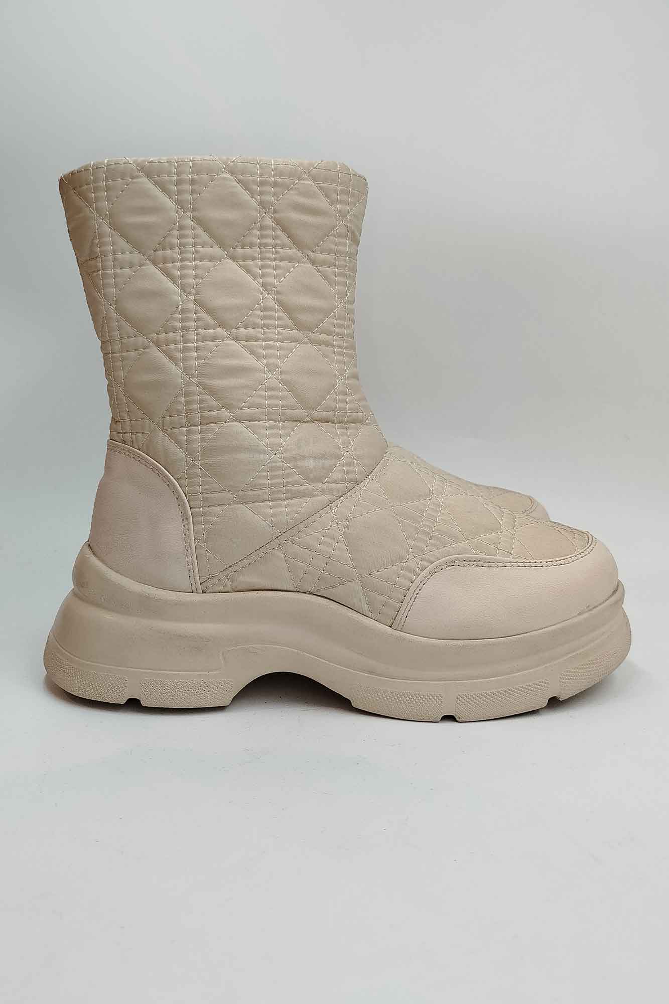 نیم بوت کاپشنی طرح مثلثی