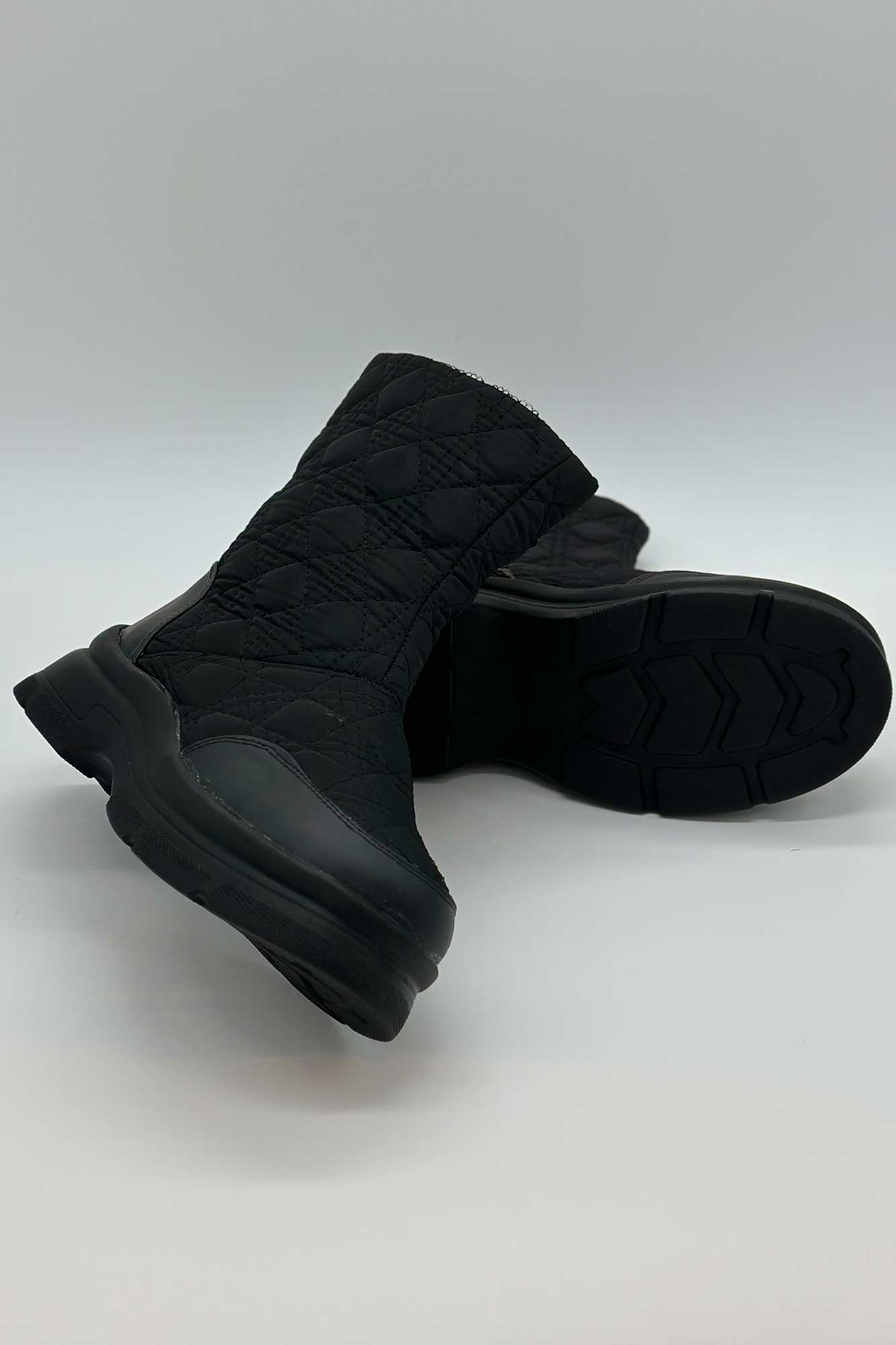 نیم بوت کاپشنی طرح مثلثی