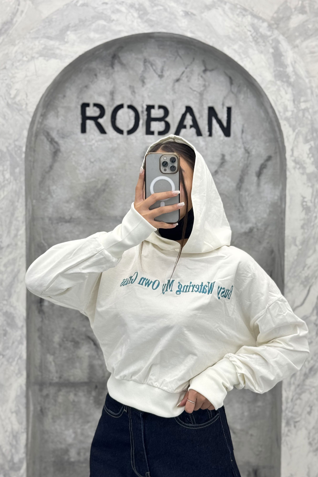 هودی کراپ گلدوزی لاتین