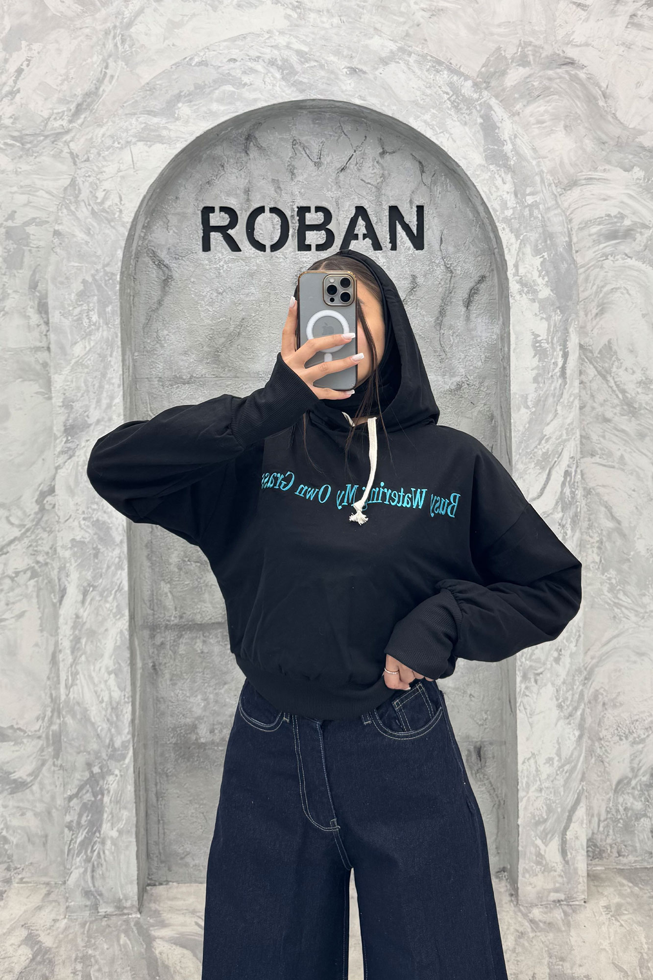 هودی کراپ گلدوزی لاتین