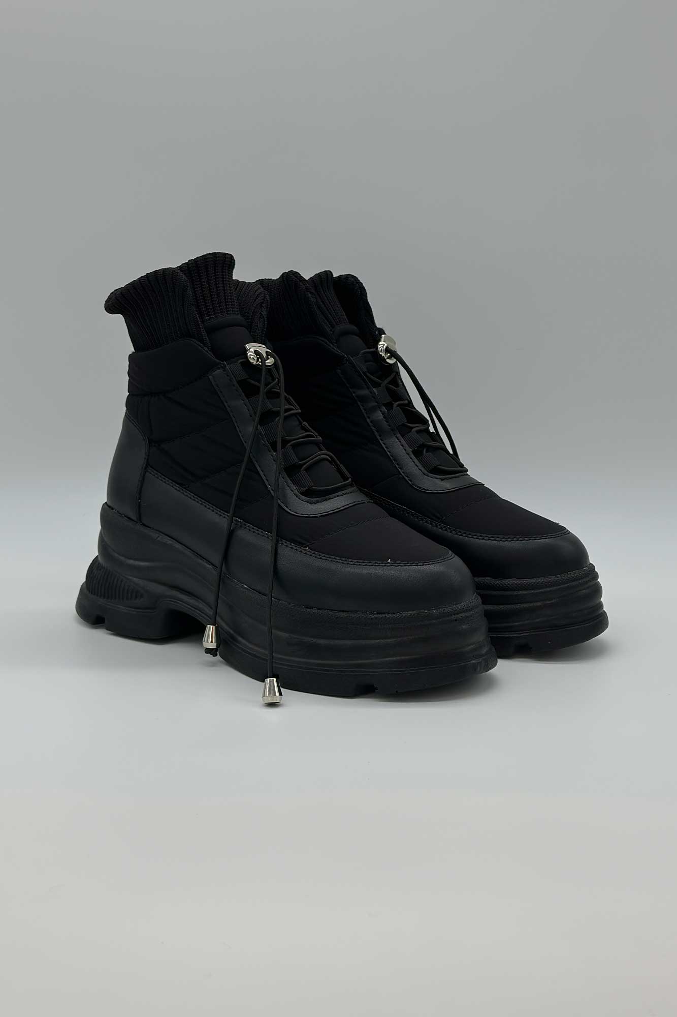 نیم بوت کاپشنی یقه کش منگوله دار 