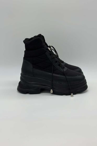 نیم بوت کاپشنی یقه کش منگوله دار 