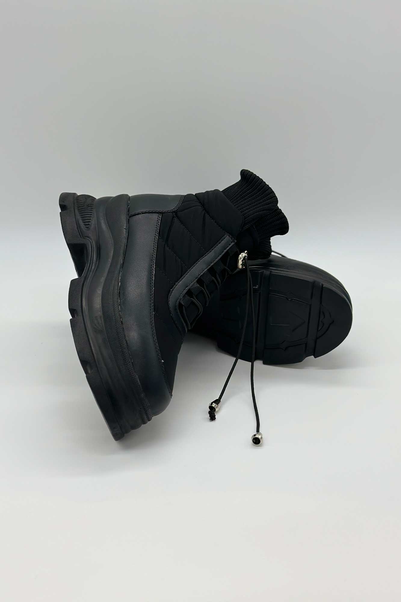 نیم بوت کاپشنی یقه کش منگوله دار 