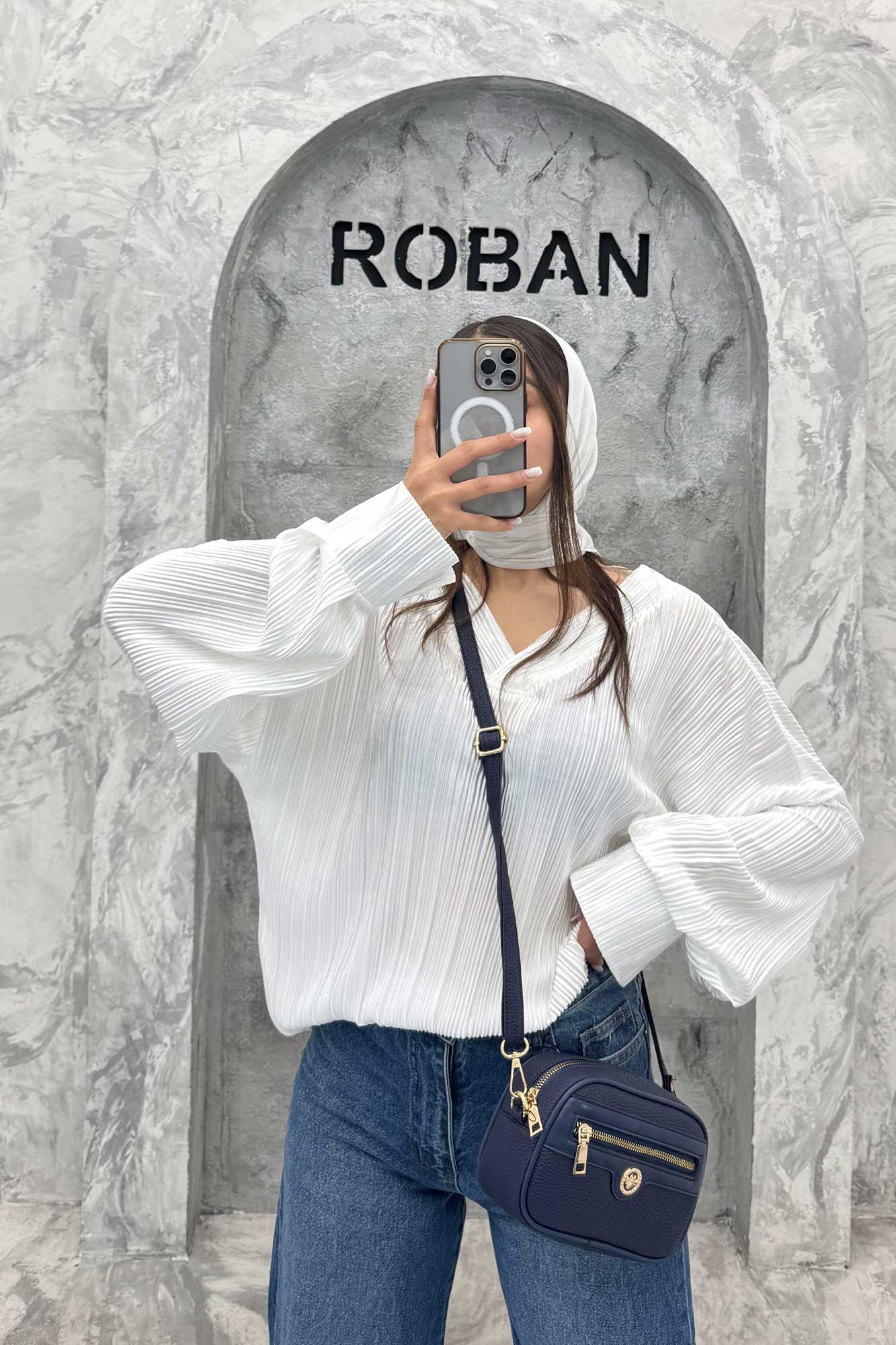 بلوز آستین بلند ساتن پیلیسه یقه هفت