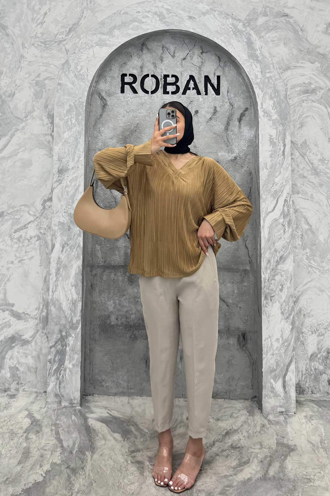 بلوز آستین بلند ساتن پیلیسه یقه هفت