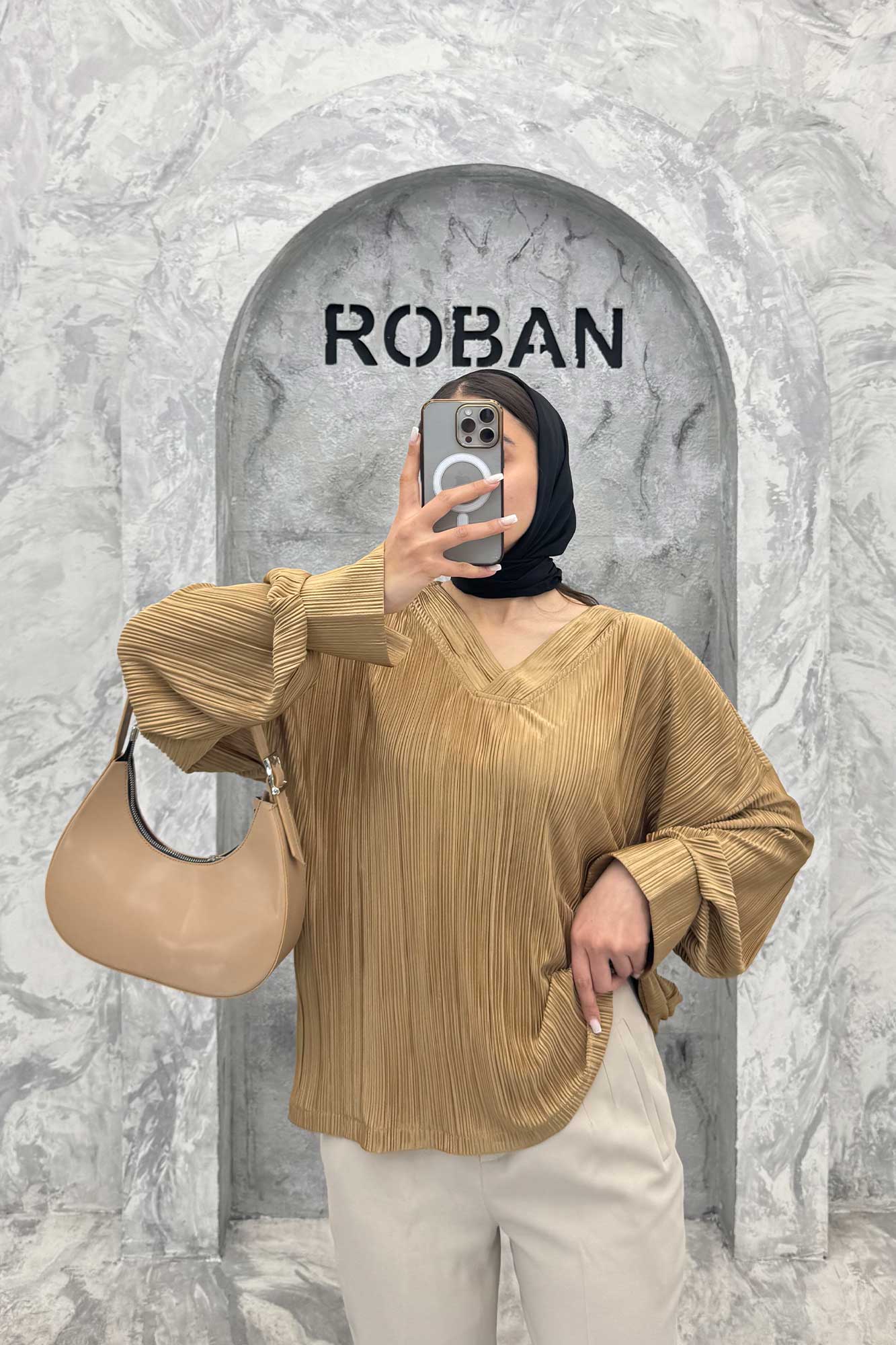 بلوز آستین بلند ساتن پیلیسه یقه هفت