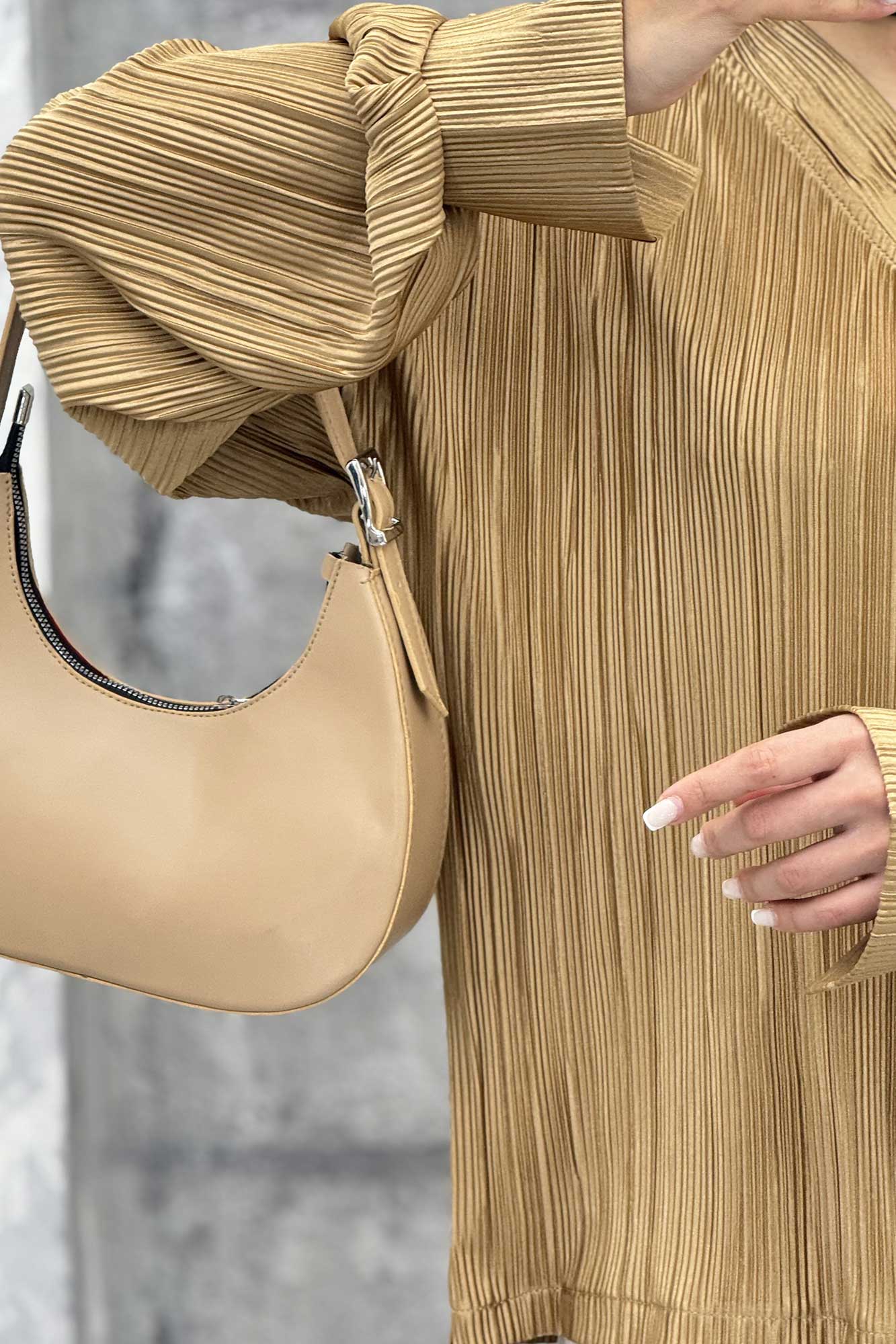 بلوز آستین بلند ساتن پیلیسه یقه هفت