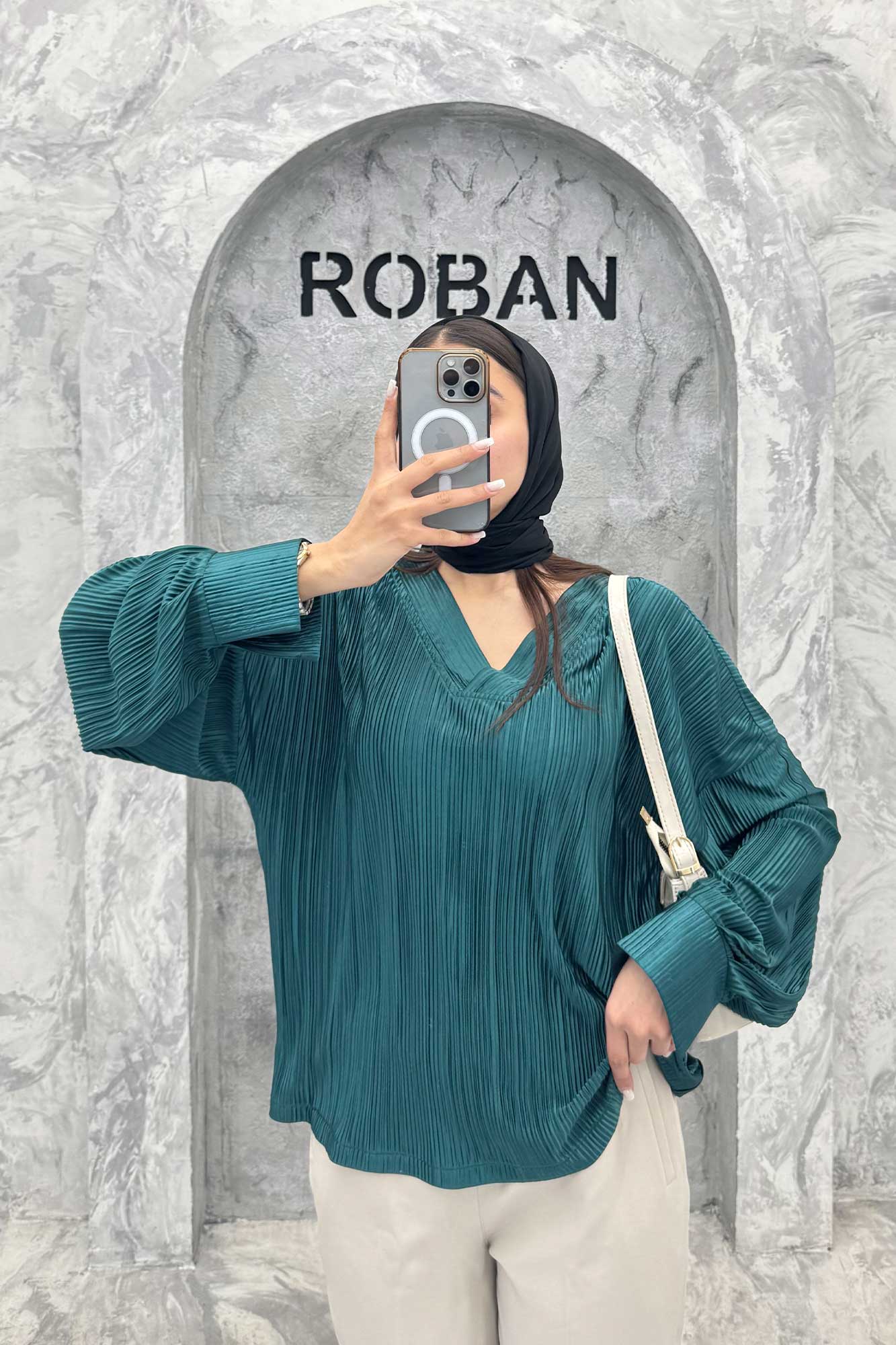 بلوز آستین بلند ساتن پیلیسه یقه هفت