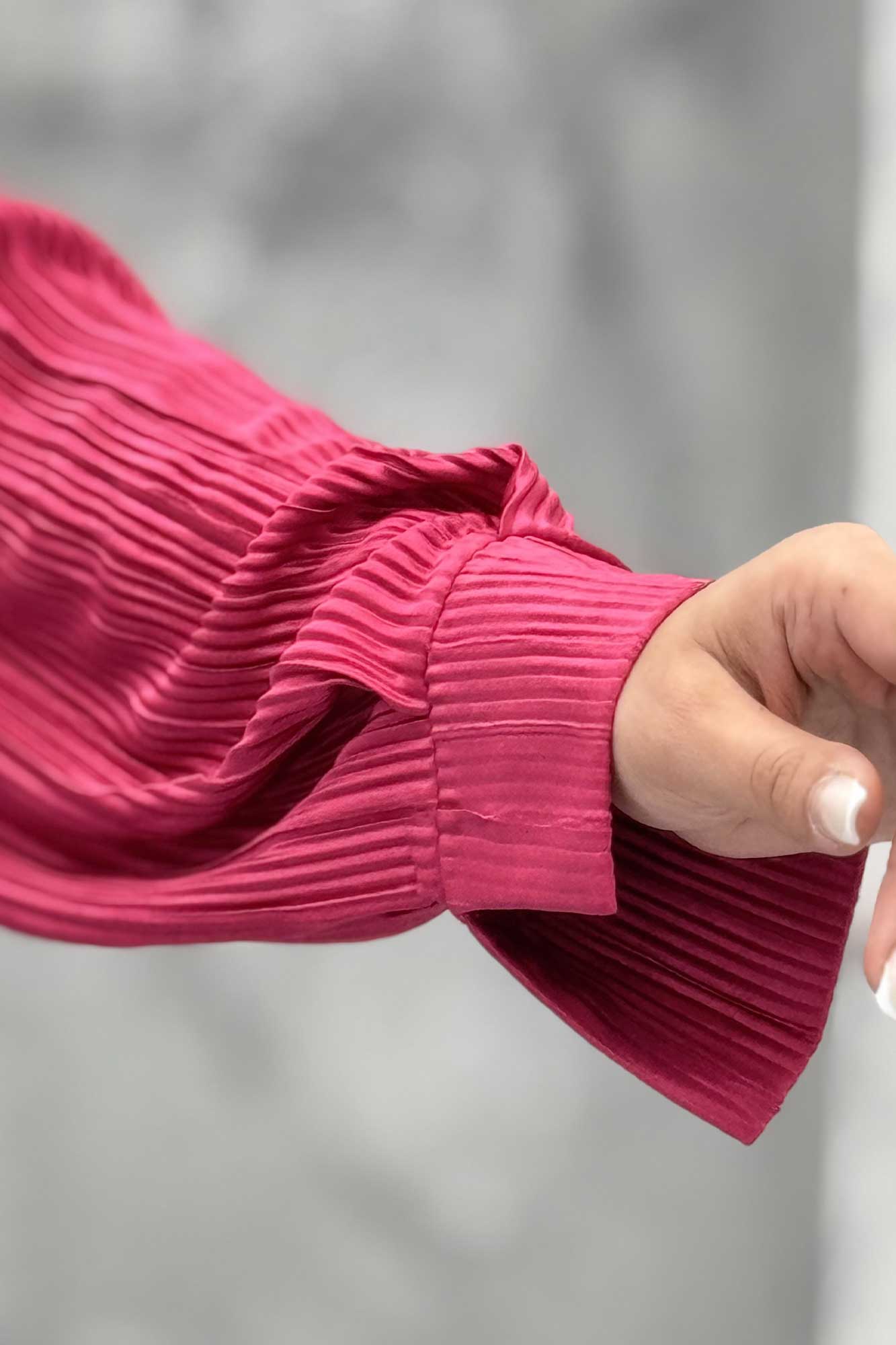 بلوز آستین بلند ساتن پیلیسه یقه هفت